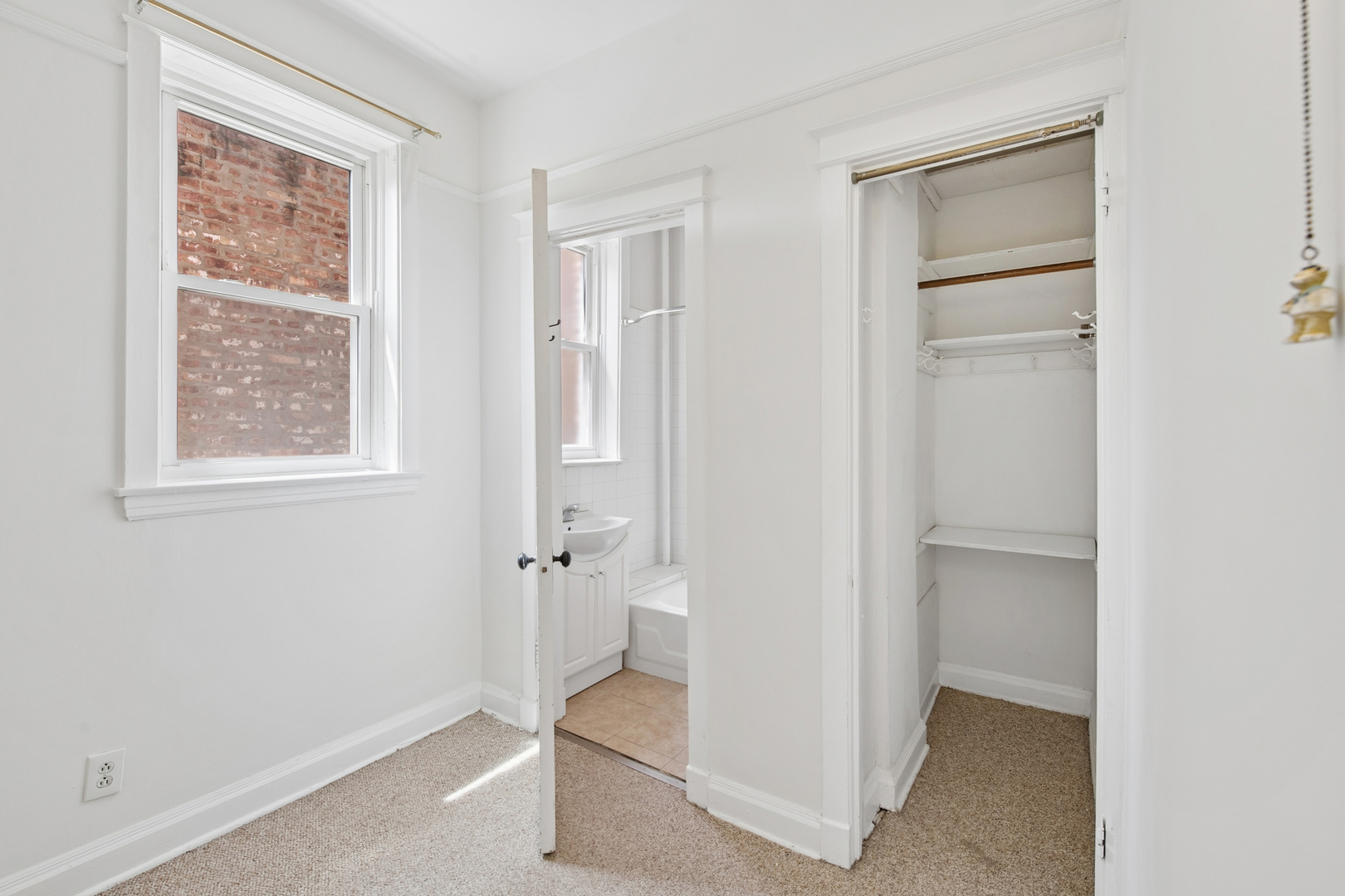 5715 S Blackstone Avenue Unit: 2S