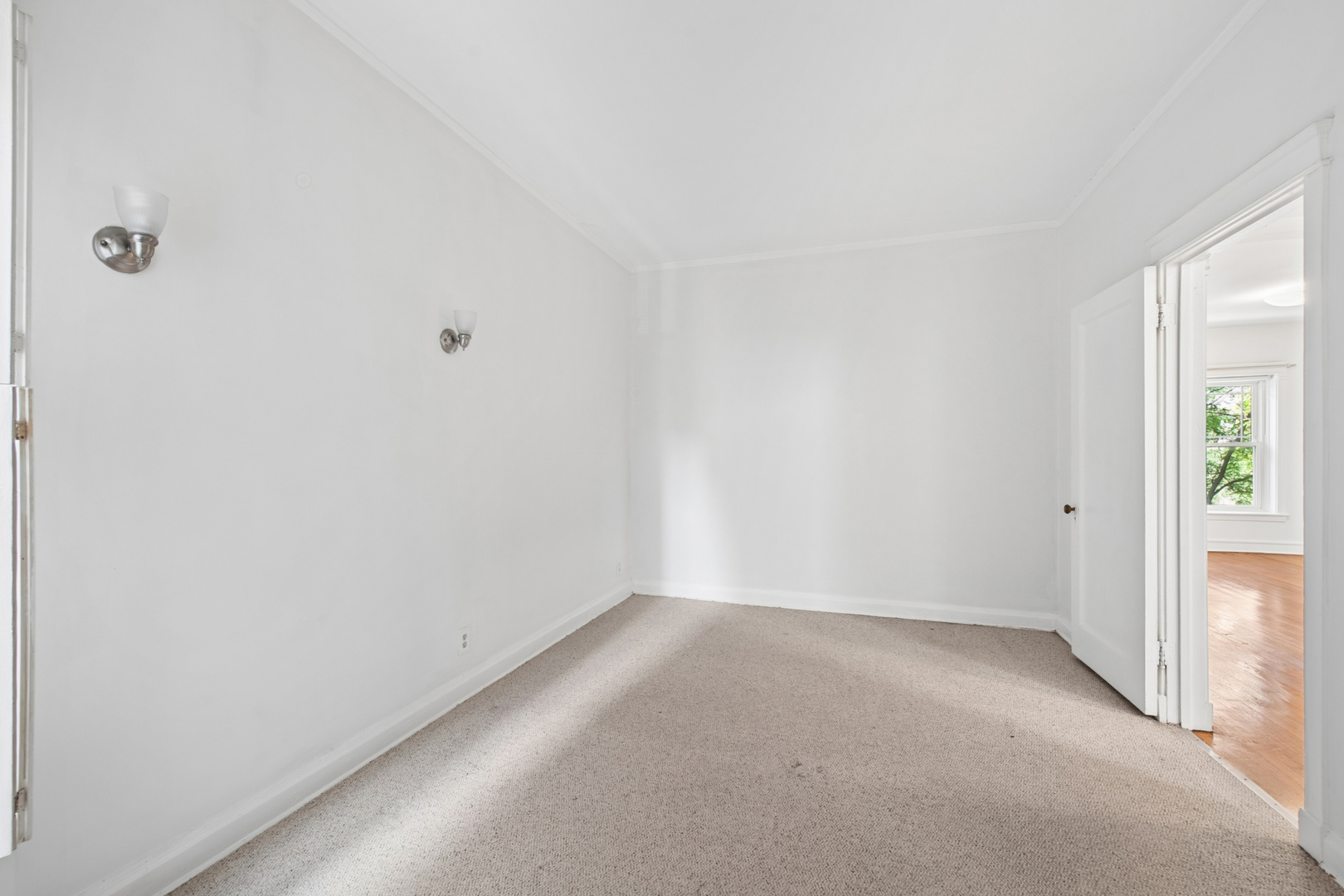 5715 S Blackstone Avenue Unit: 2S