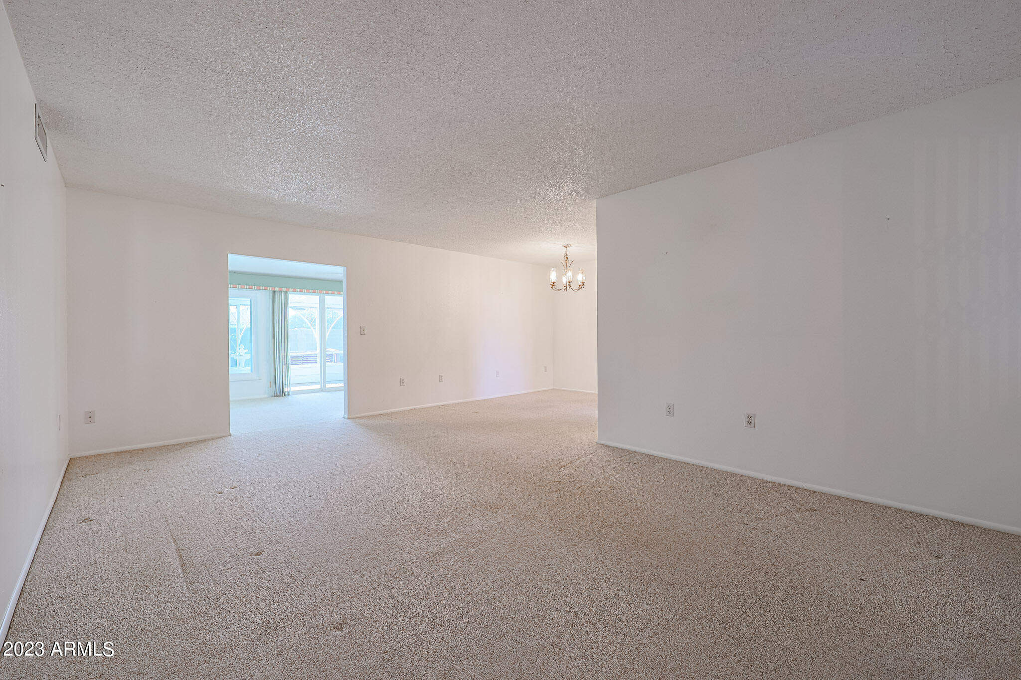 10113 W MISSION Lane