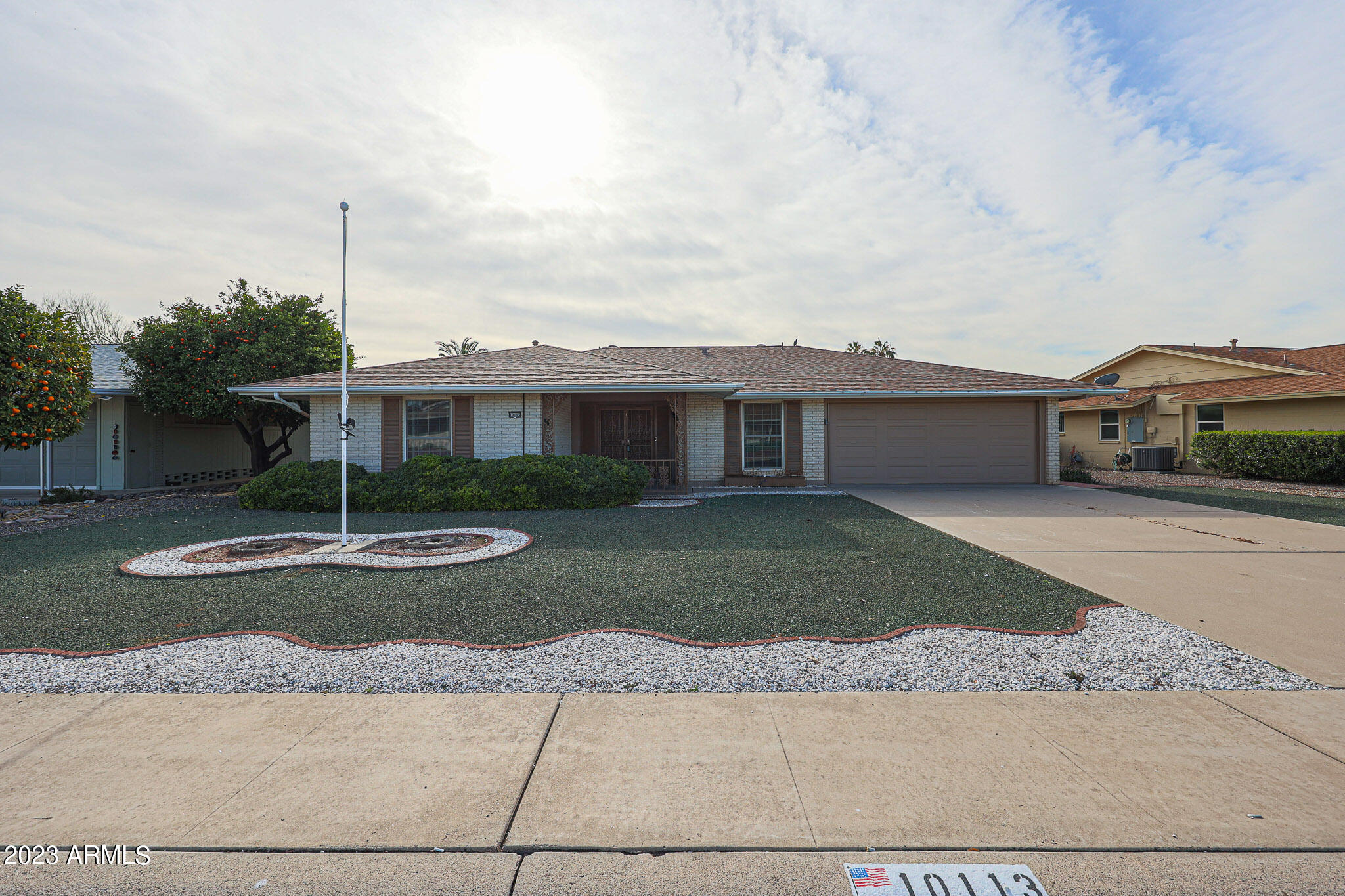 10113 W MISSION Lane