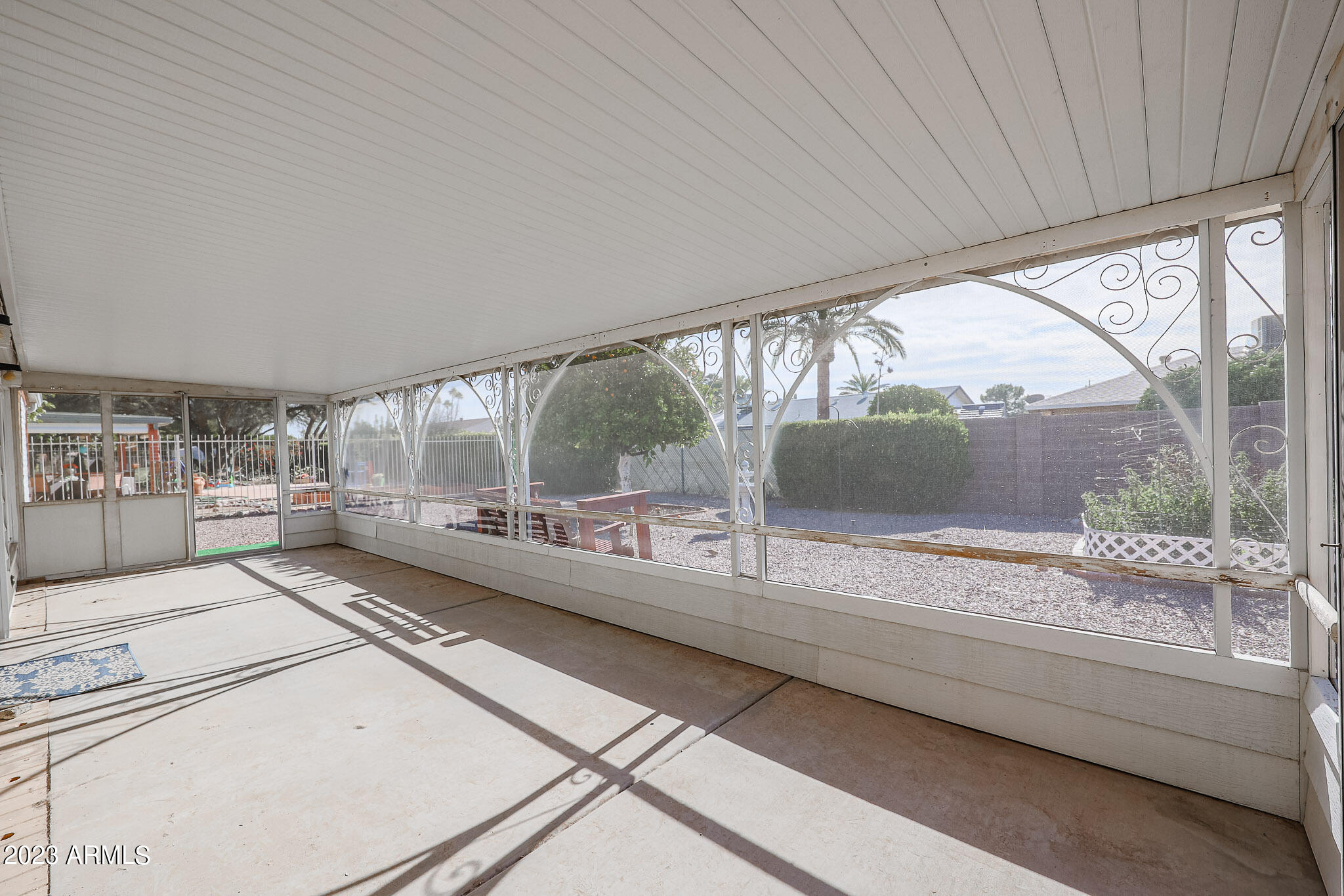 10113 W MISSION Lane