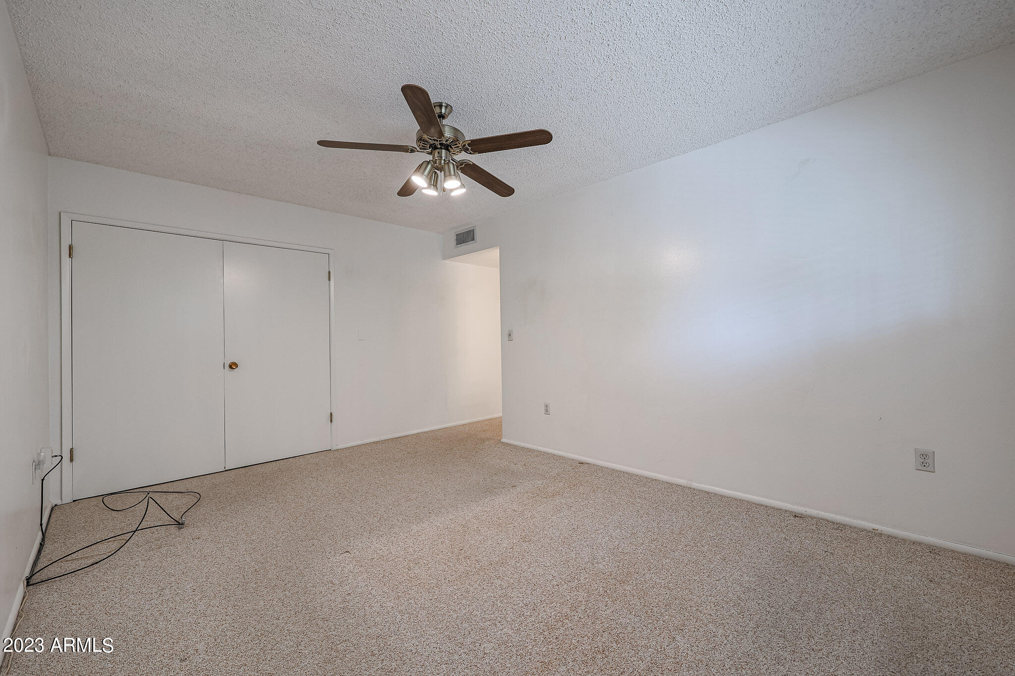10113 W MISSION Lane