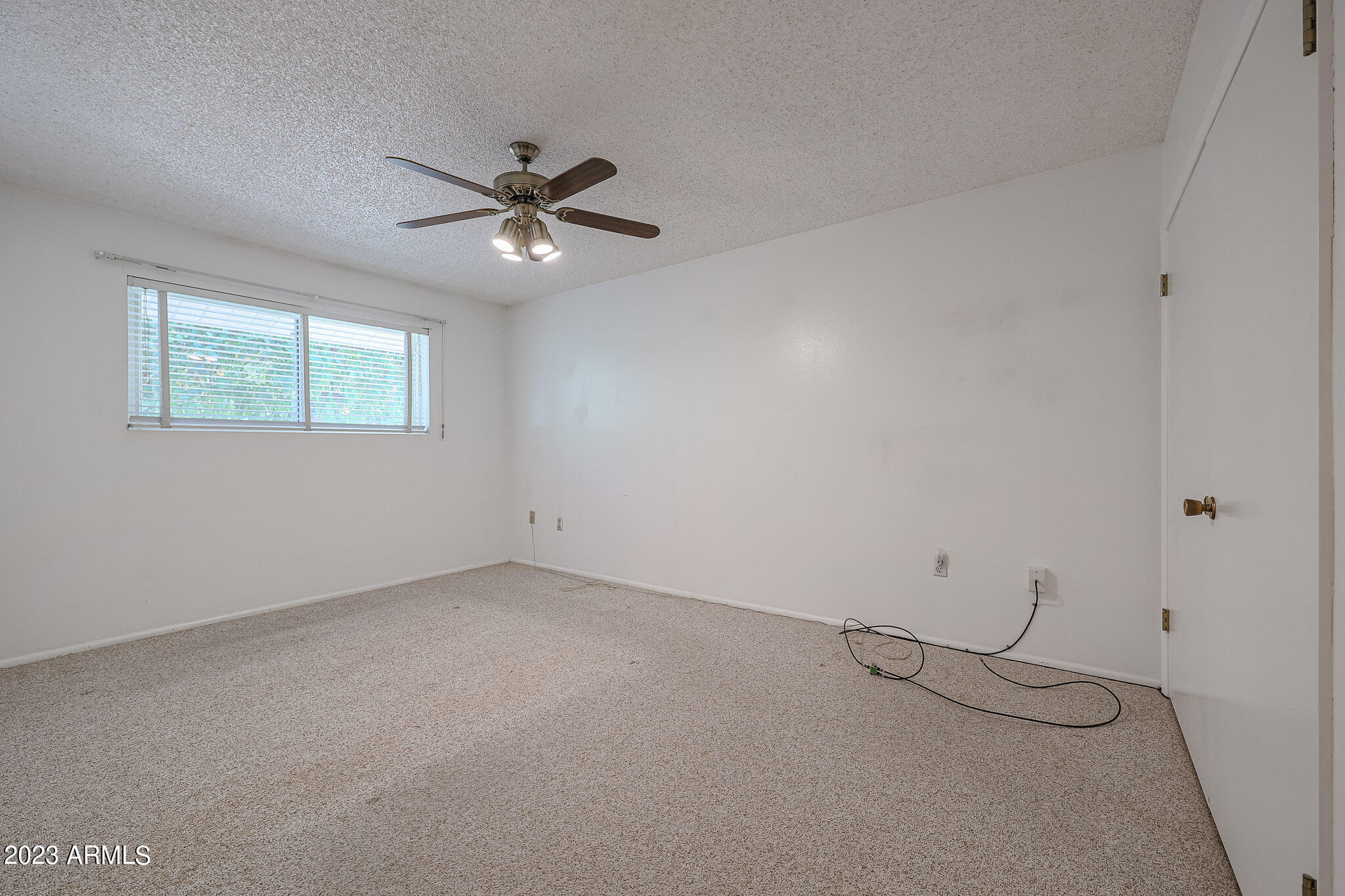 10113 W MISSION Lane