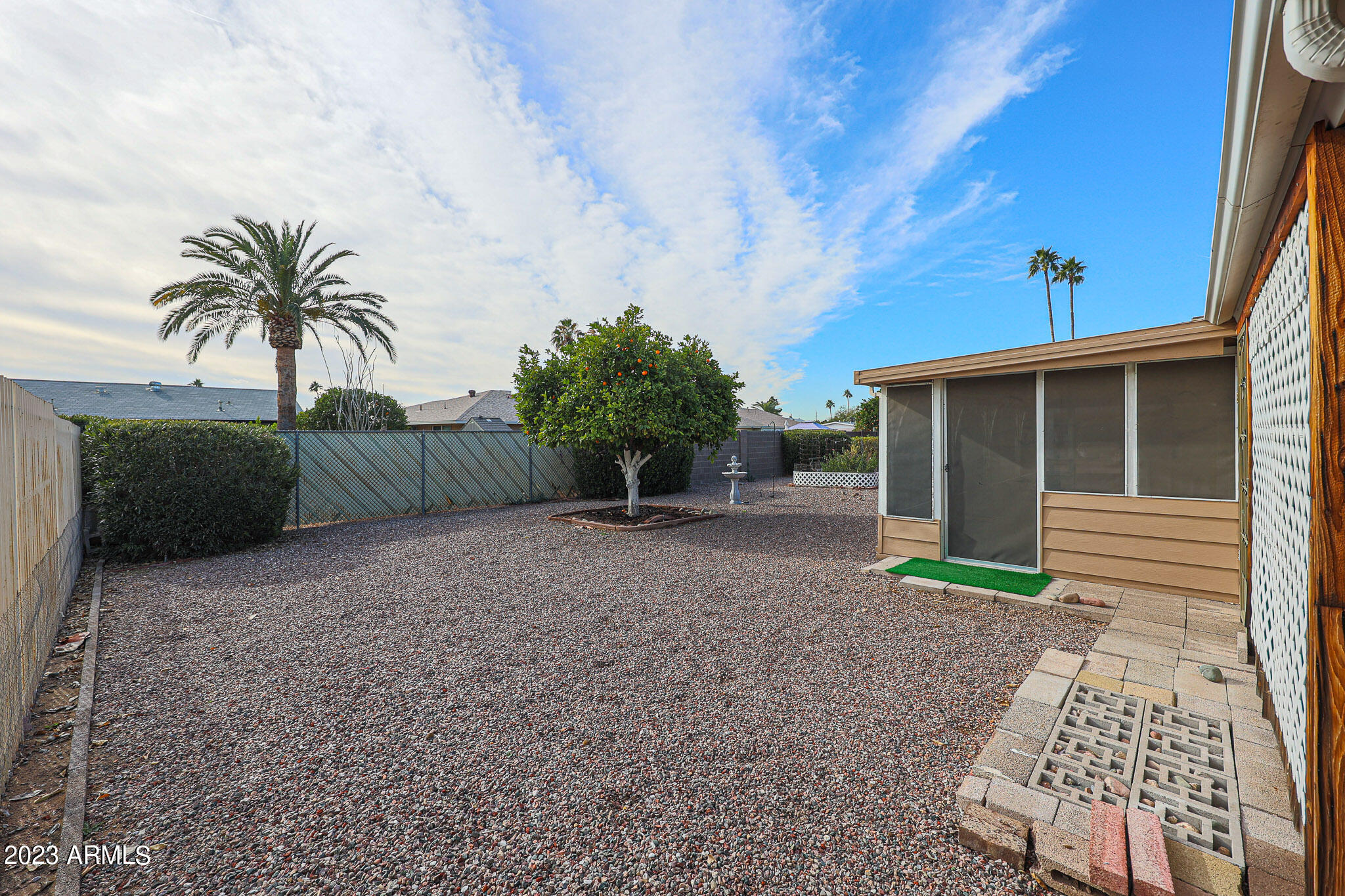 10113 W MISSION Lane