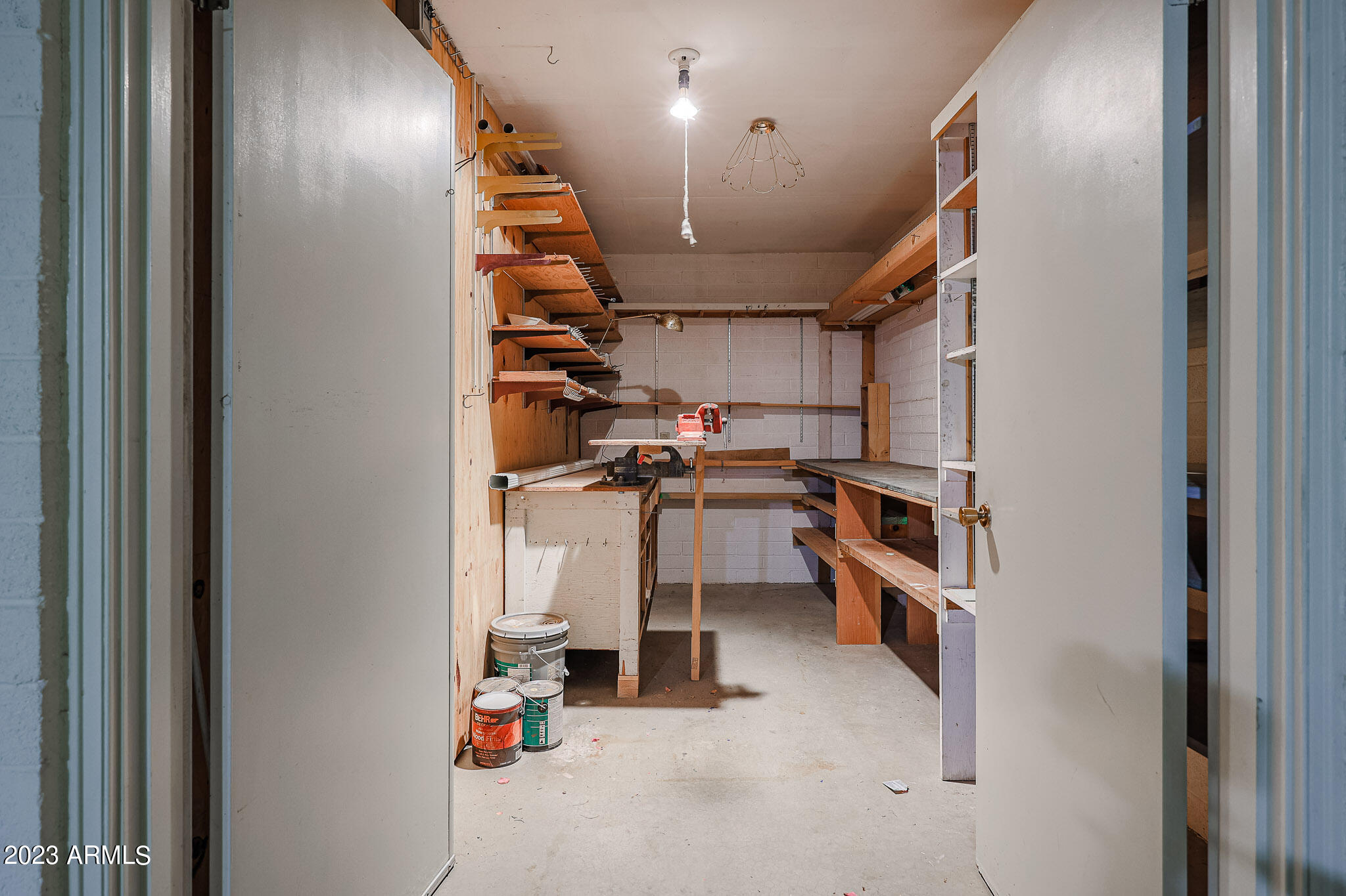10113 W MISSION Lane