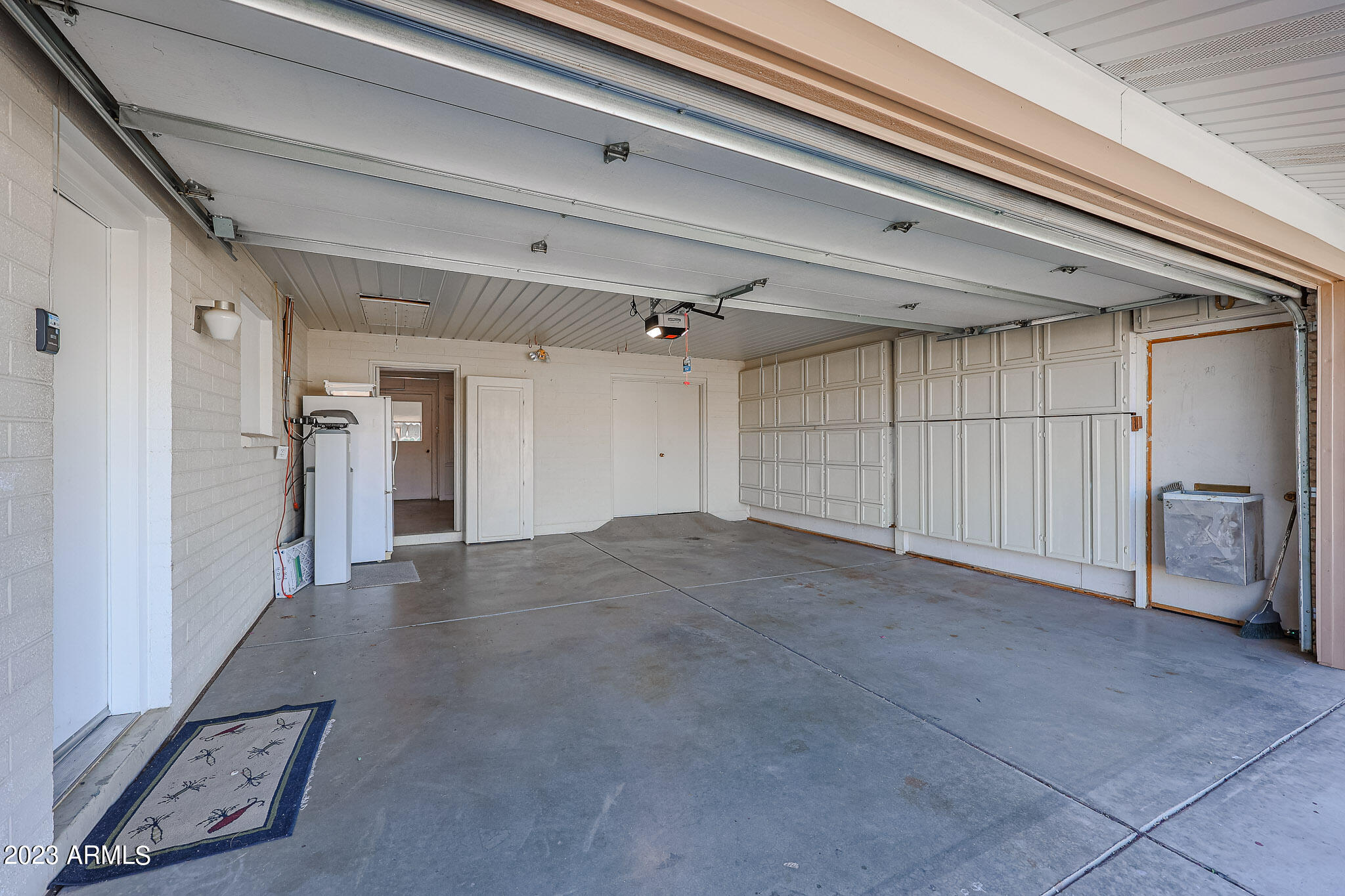 10113 W MISSION Lane