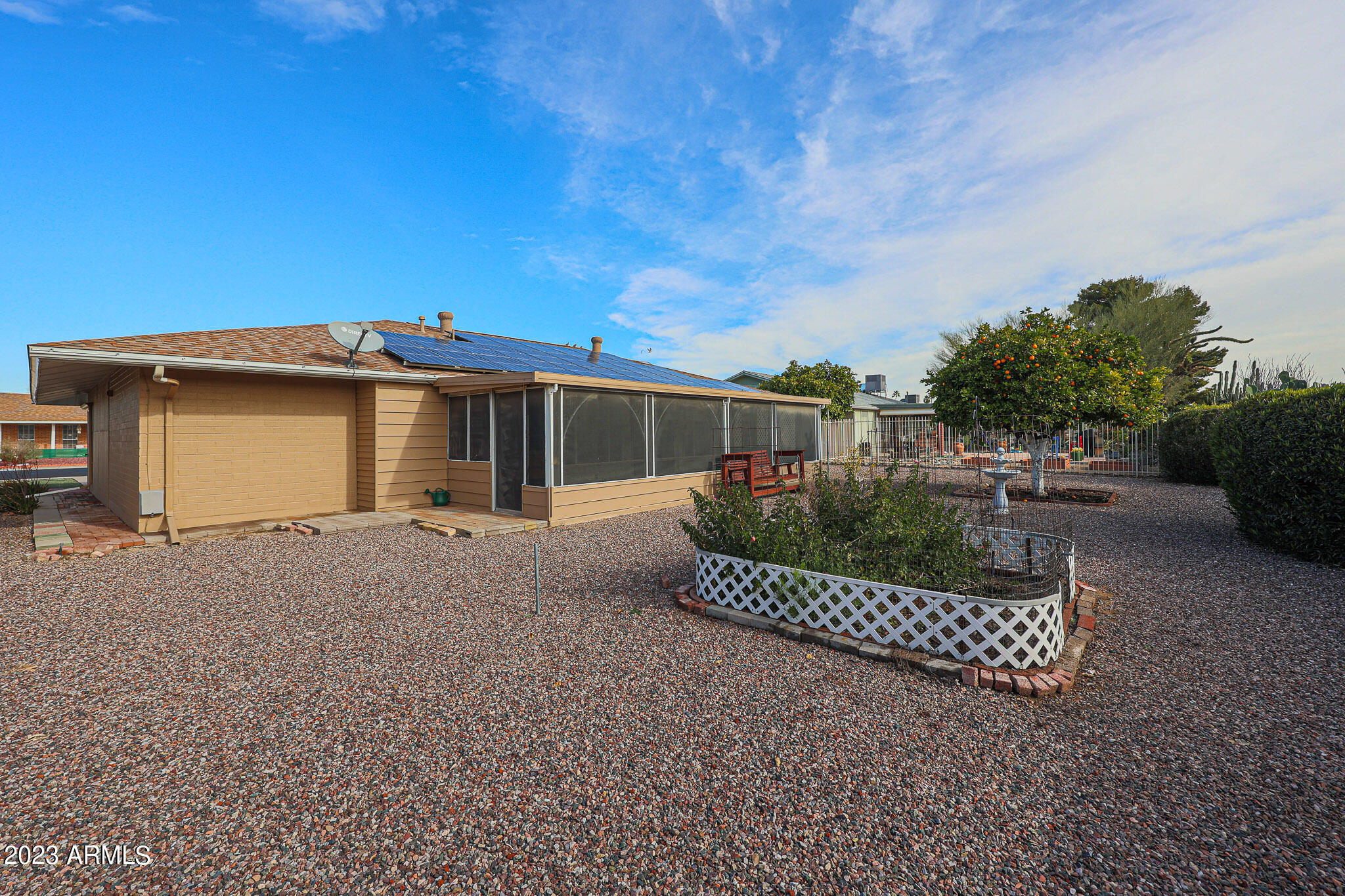 10113 W MISSION Lane