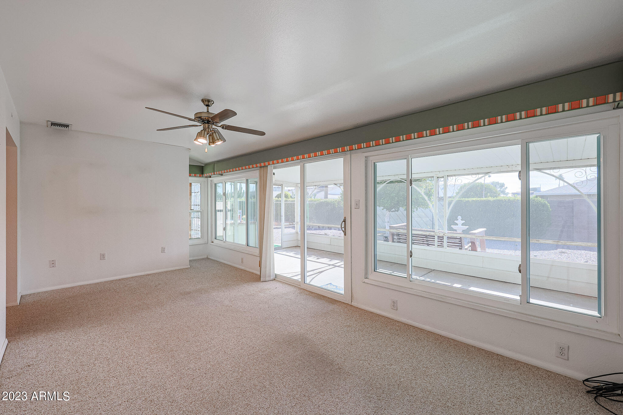 10113 W MISSION Lane