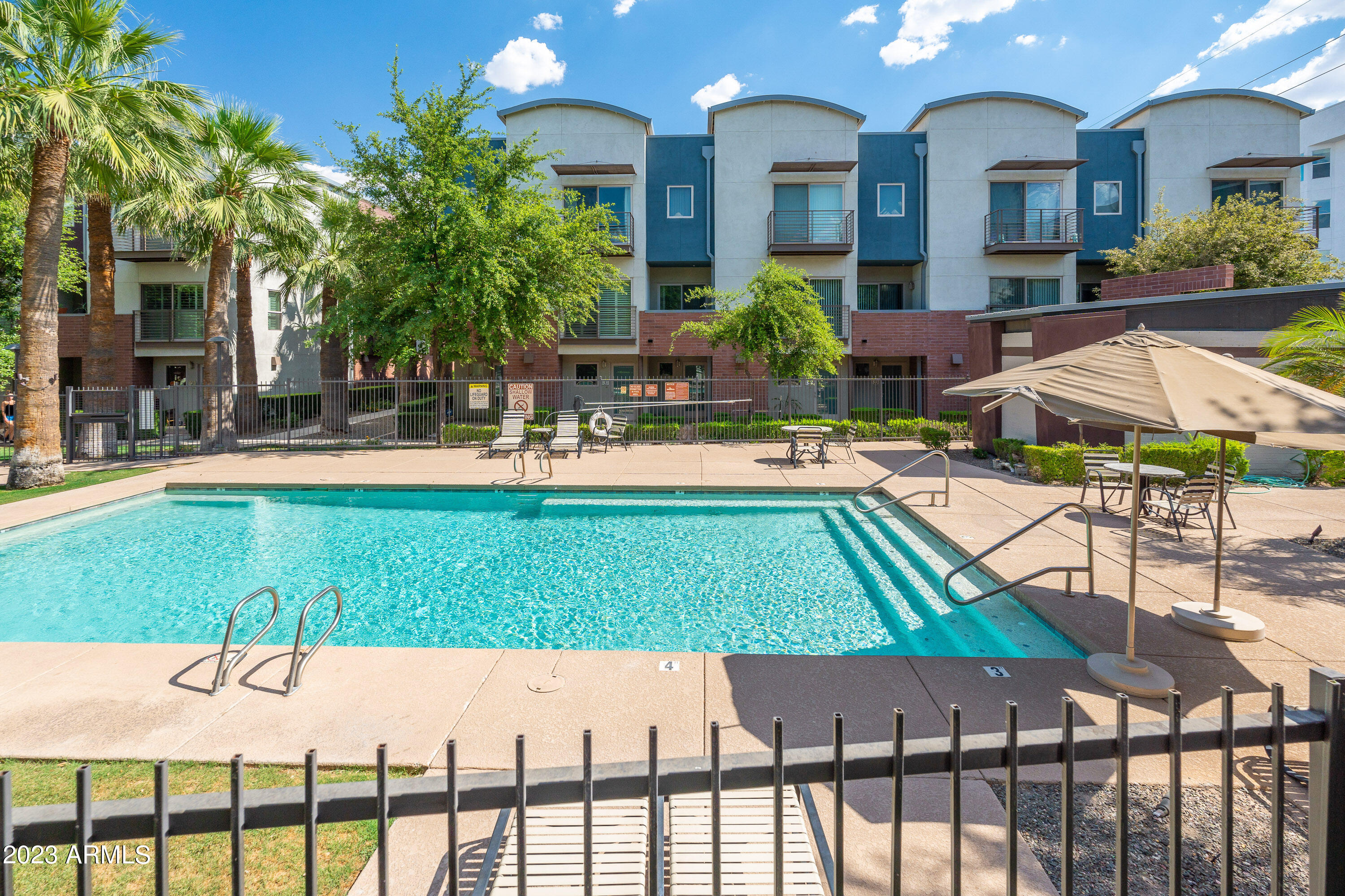 525 W LAKESIDE Drive # 123