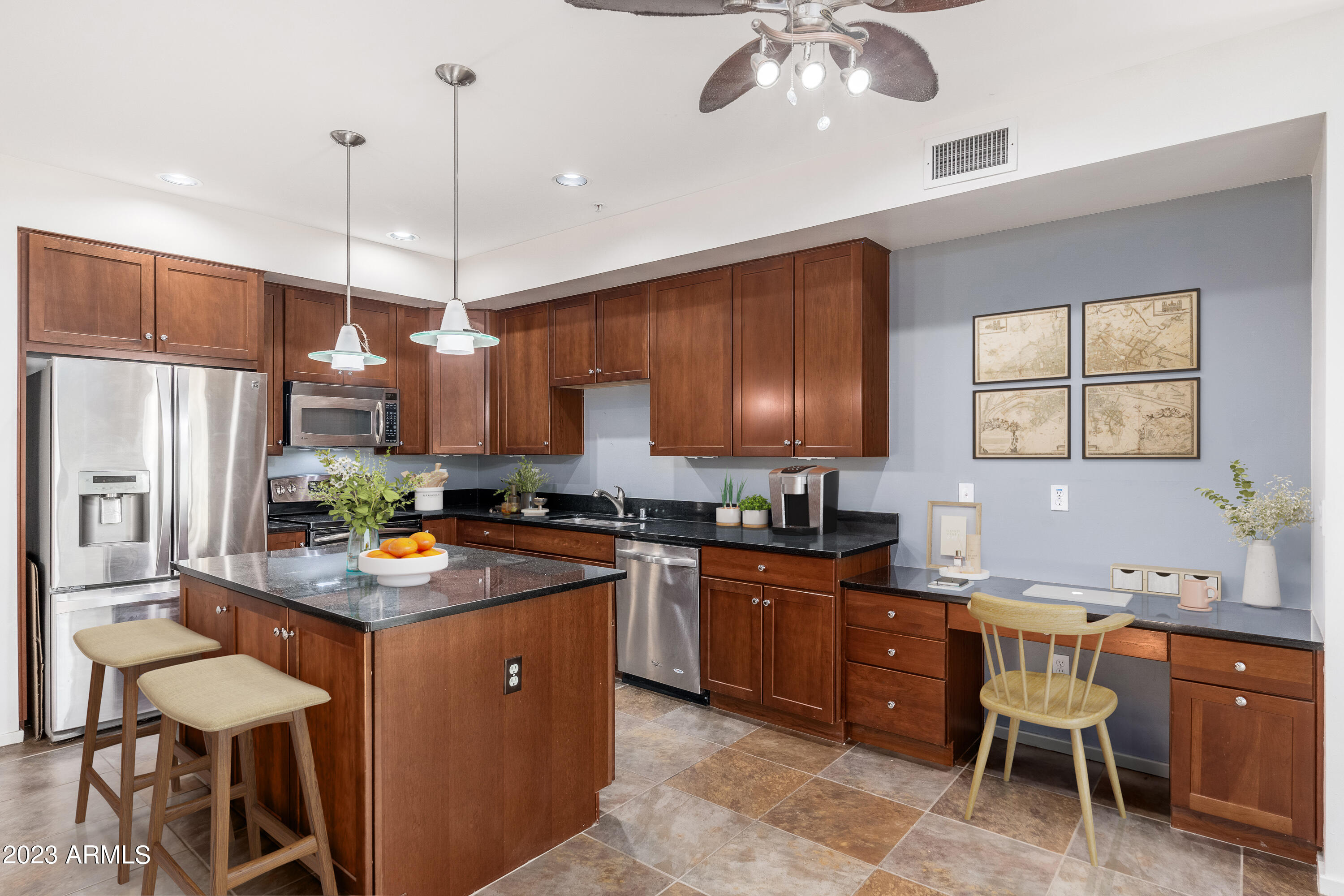 525 W LAKESIDE Drive # 123
