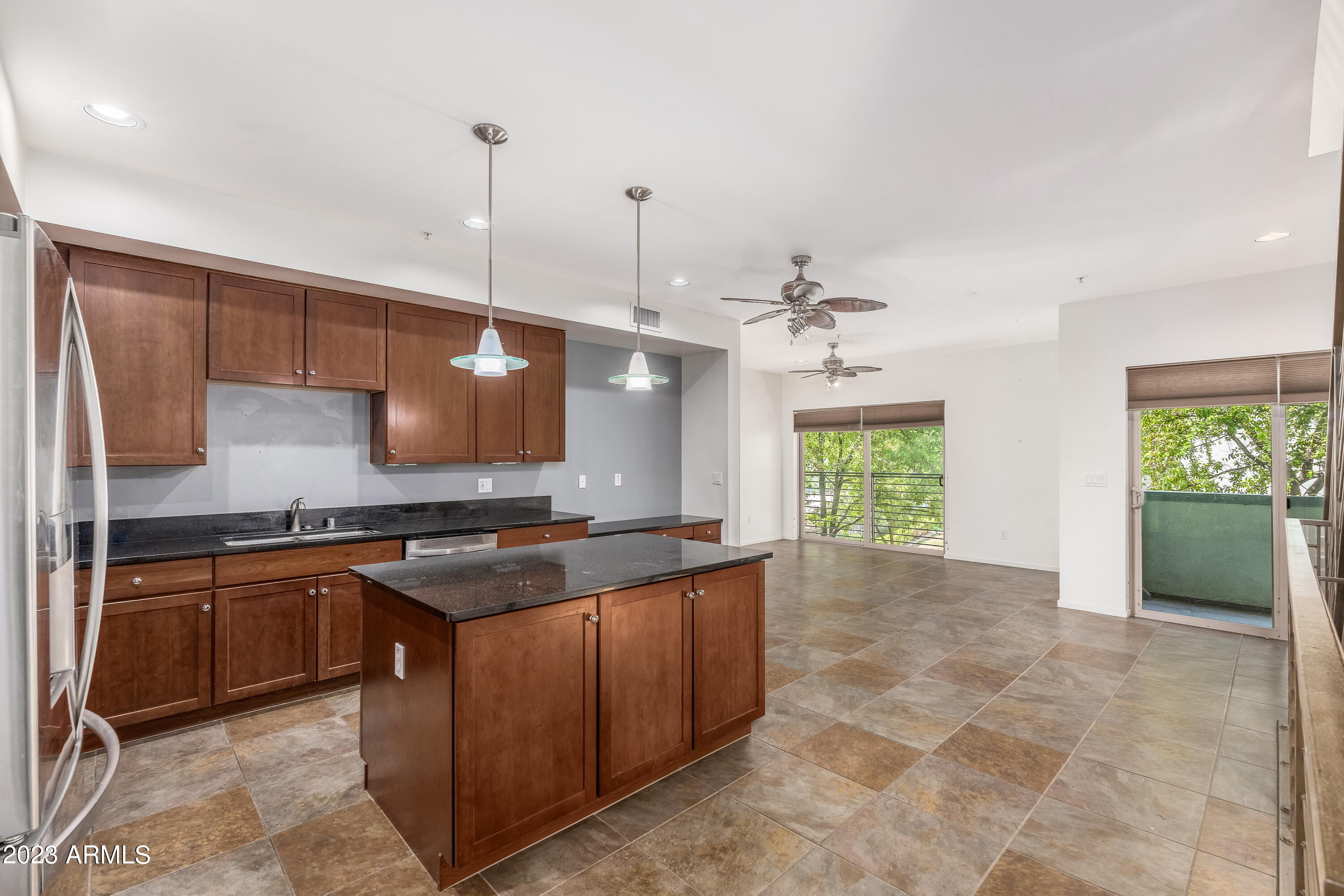 525 W LAKESIDE Drive # 123