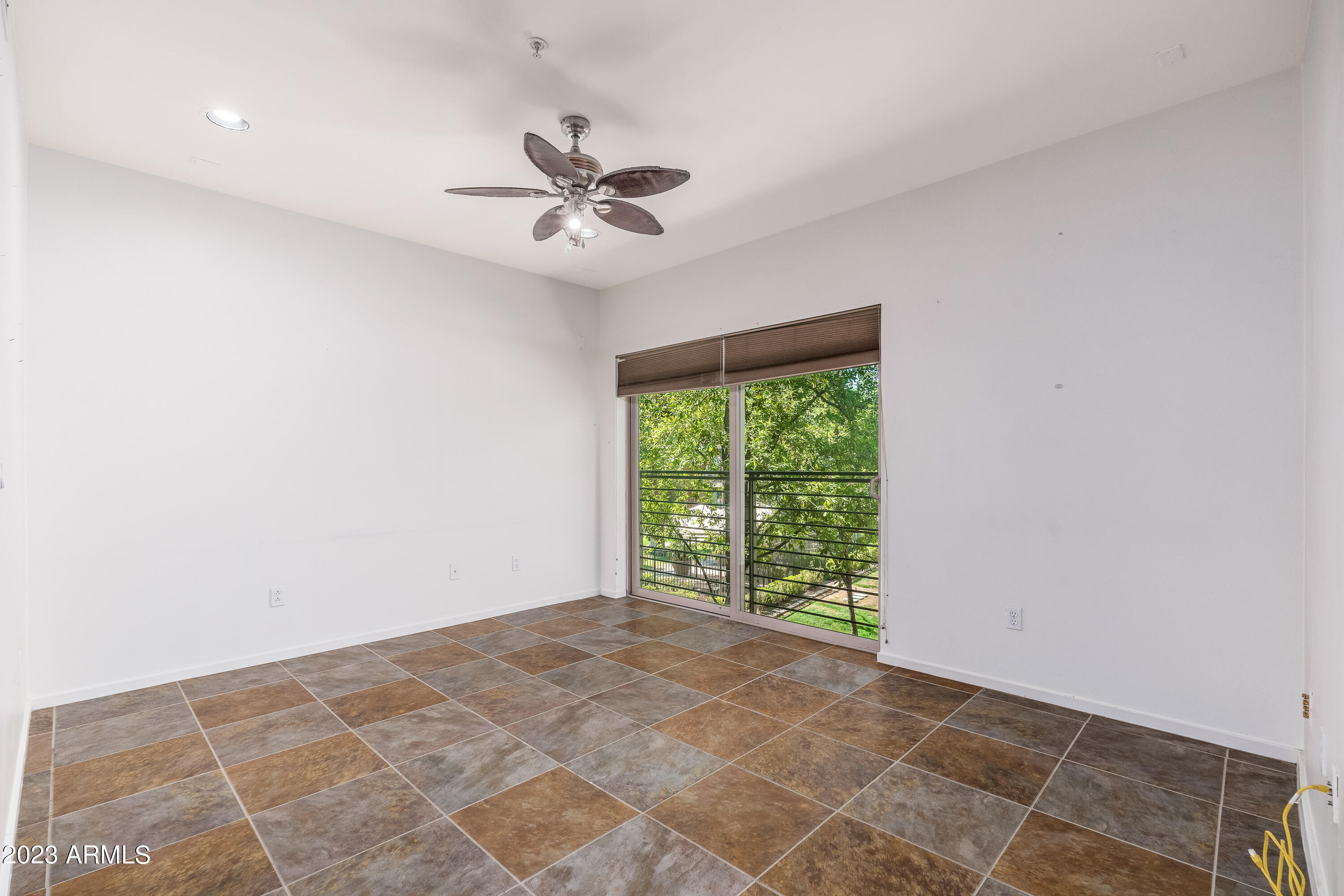 525 W LAKESIDE Drive # 123