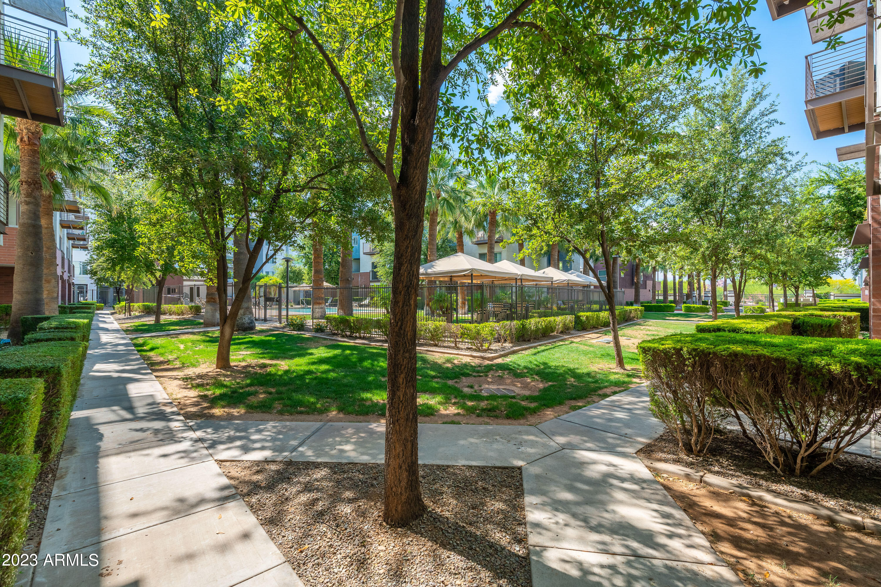 525 W LAKESIDE Drive # 123