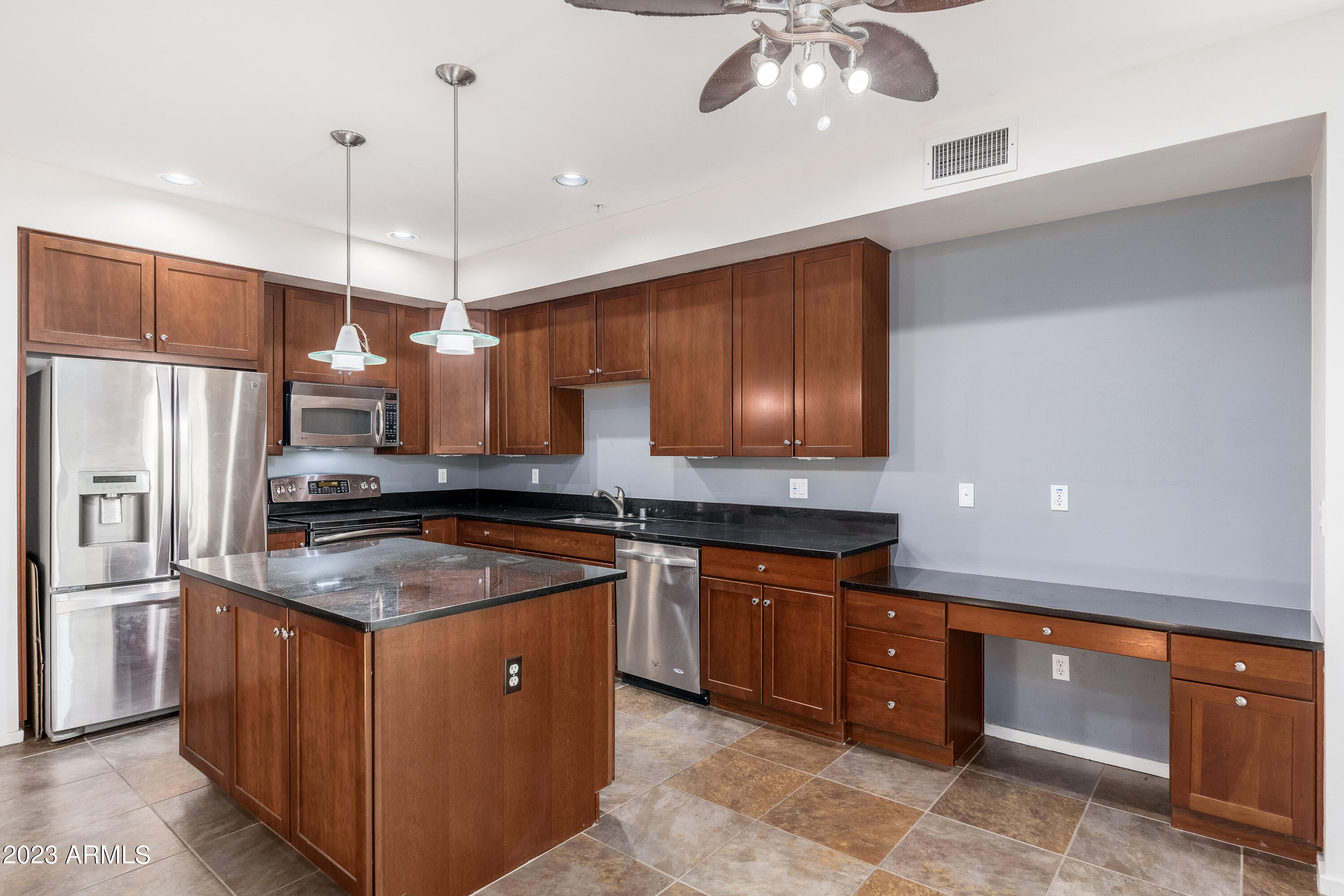 525 W LAKESIDE Drive # 123