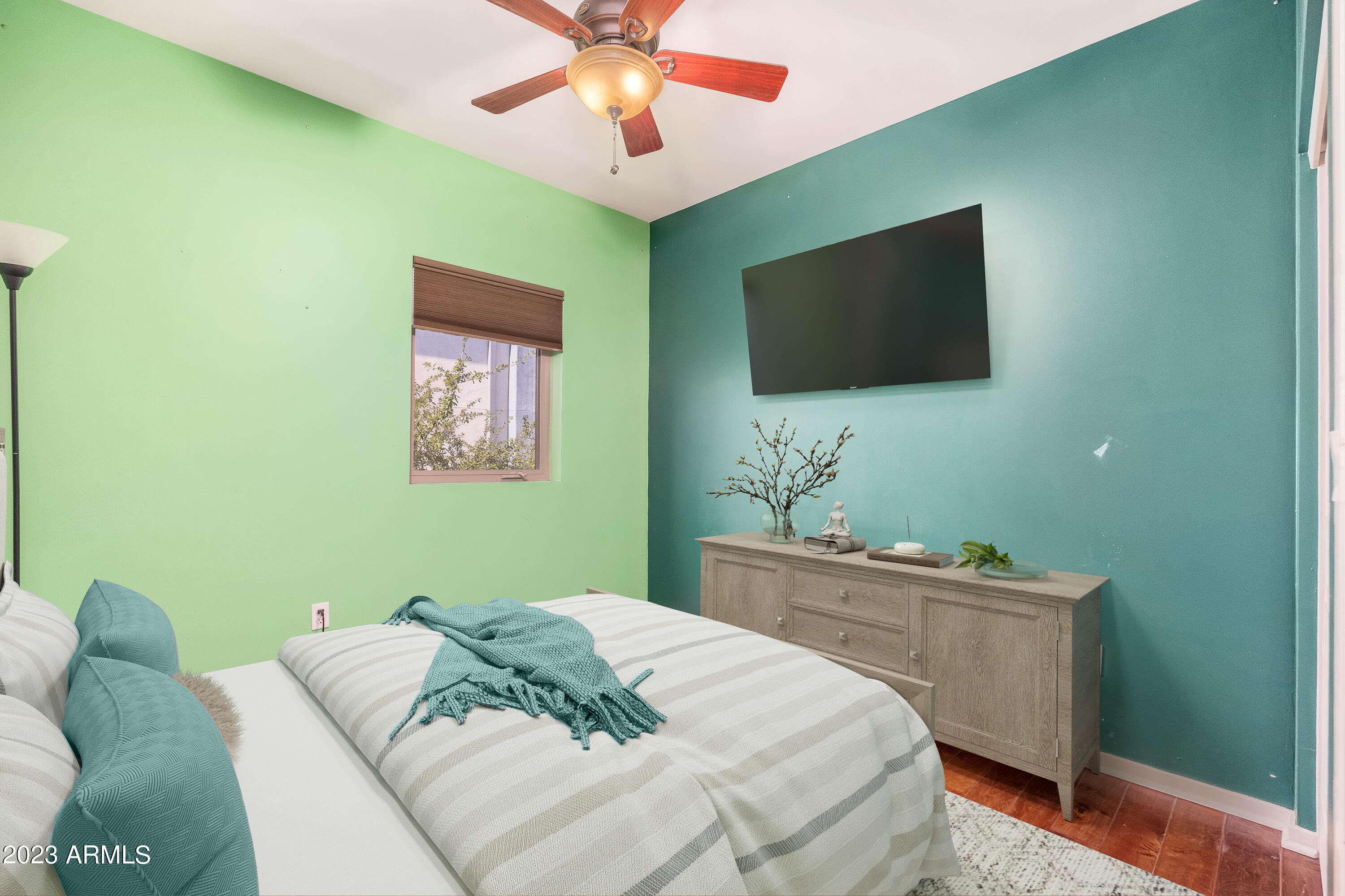 525 W LAKESIDE Drive # 123
