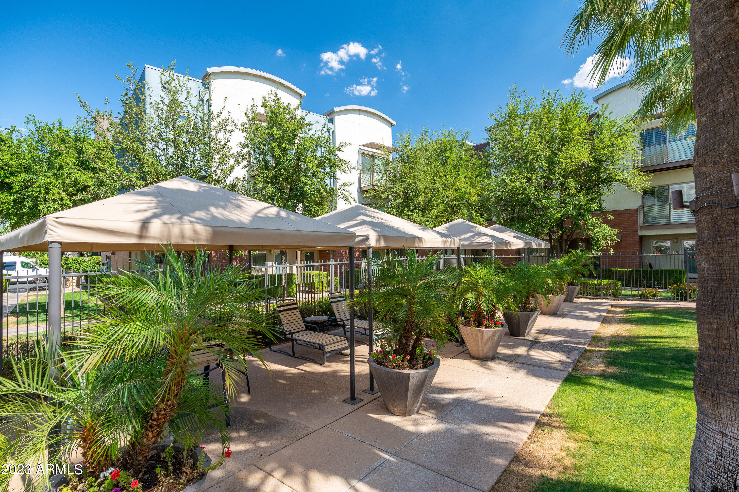 525 W LAKESIDE Drive # 123