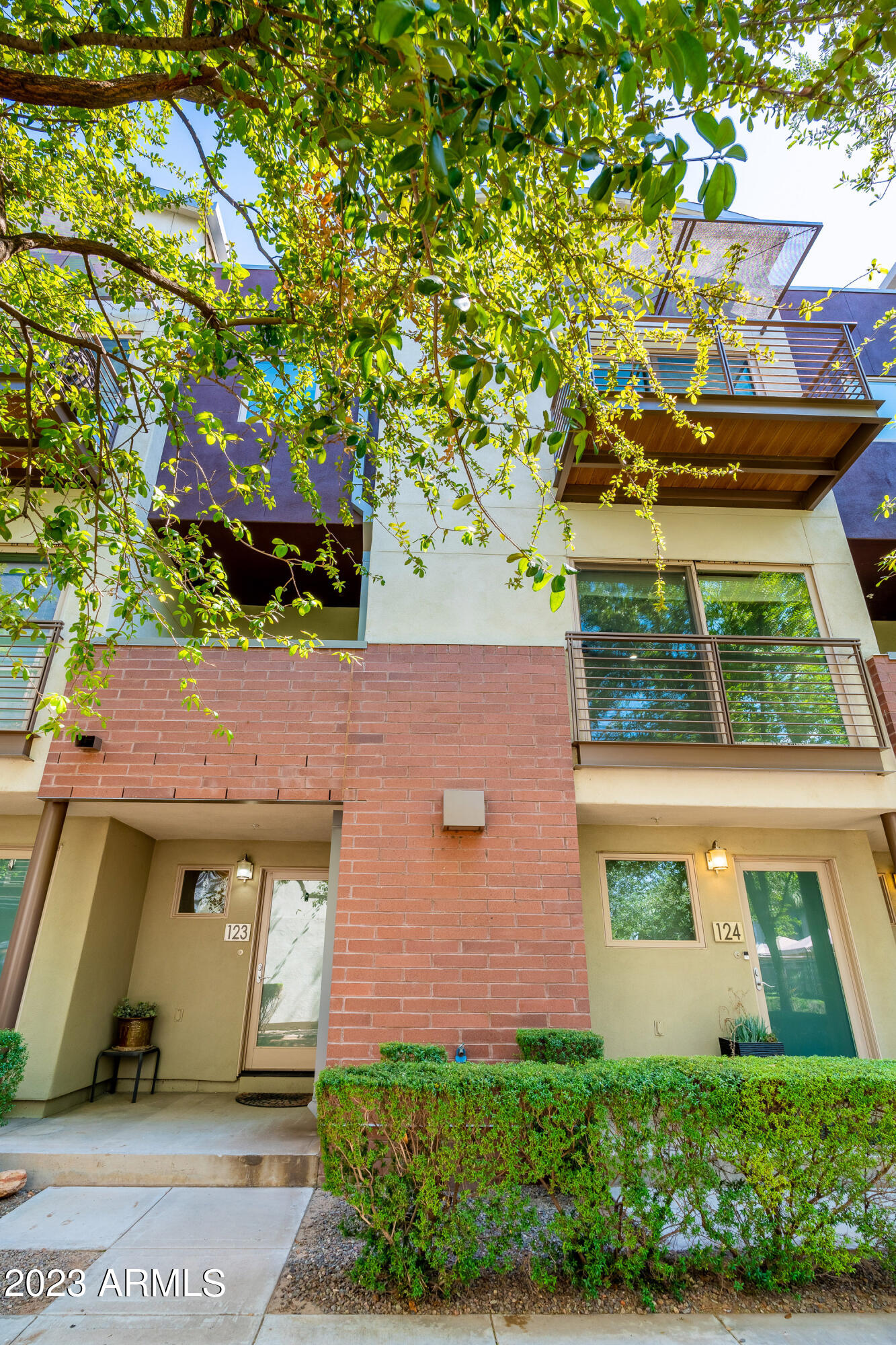 525 W LAKESIDE Drive # 123