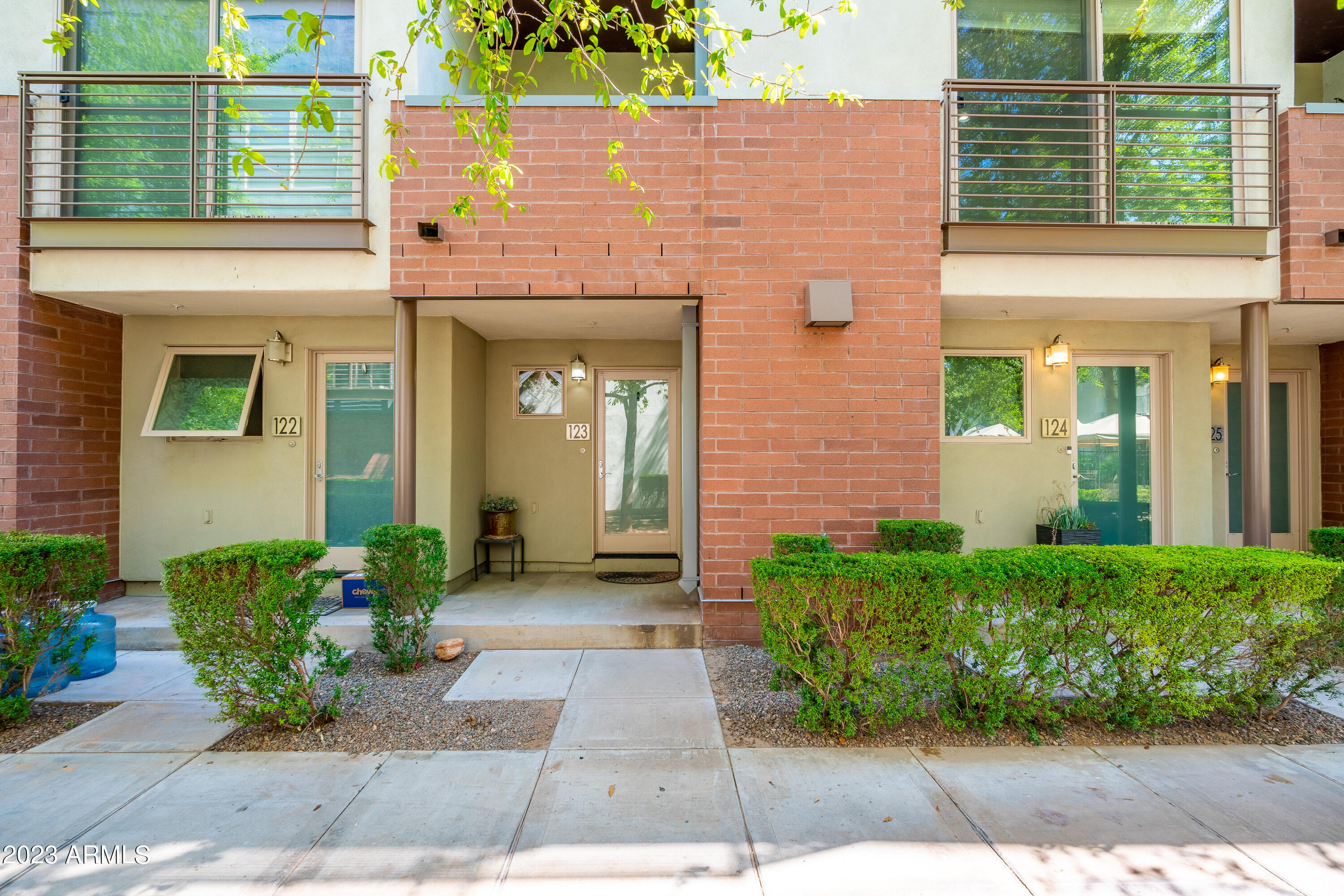 525 W LAKESIDE Drive # 123