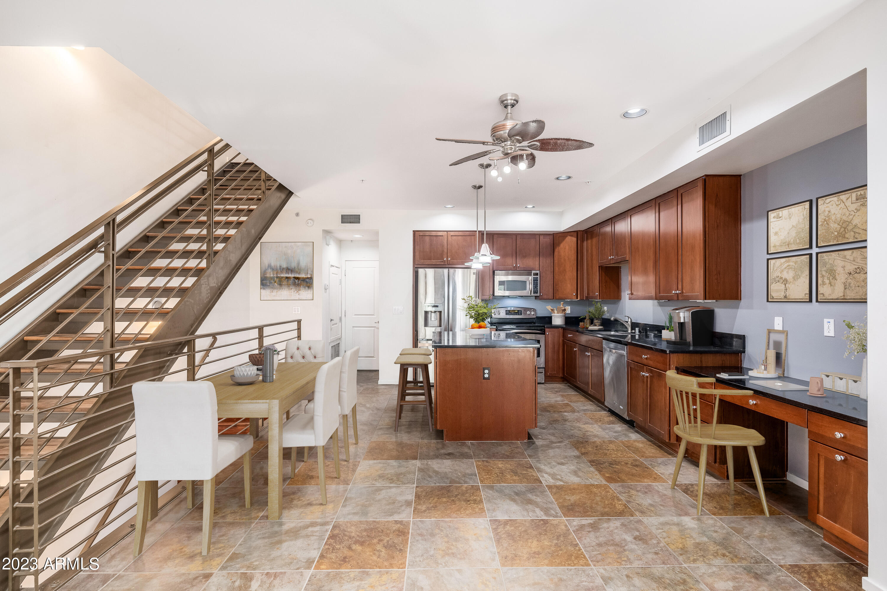 525 W LAKESIDE Drive # 123