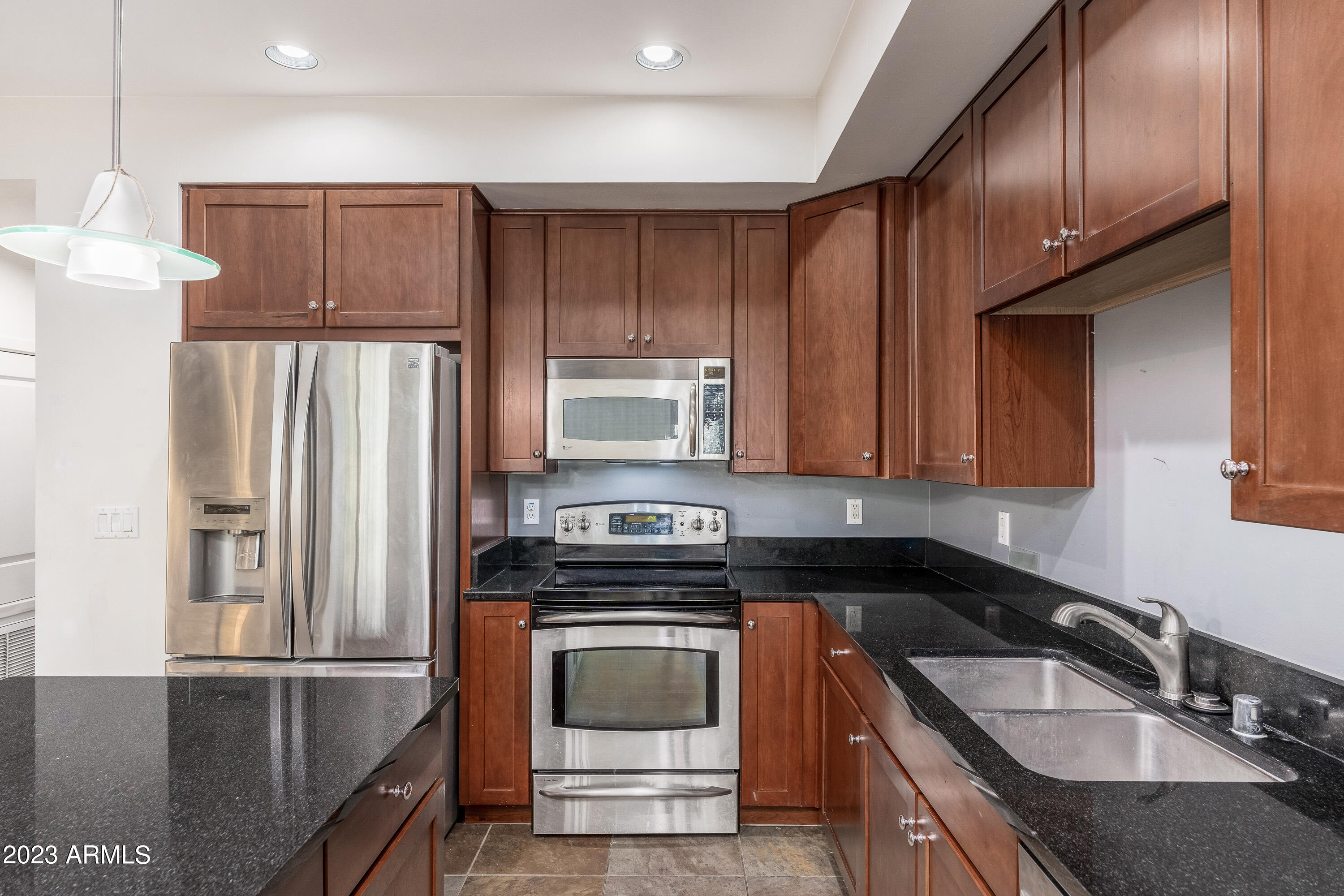 525 W LAKESIDE Drive # 123