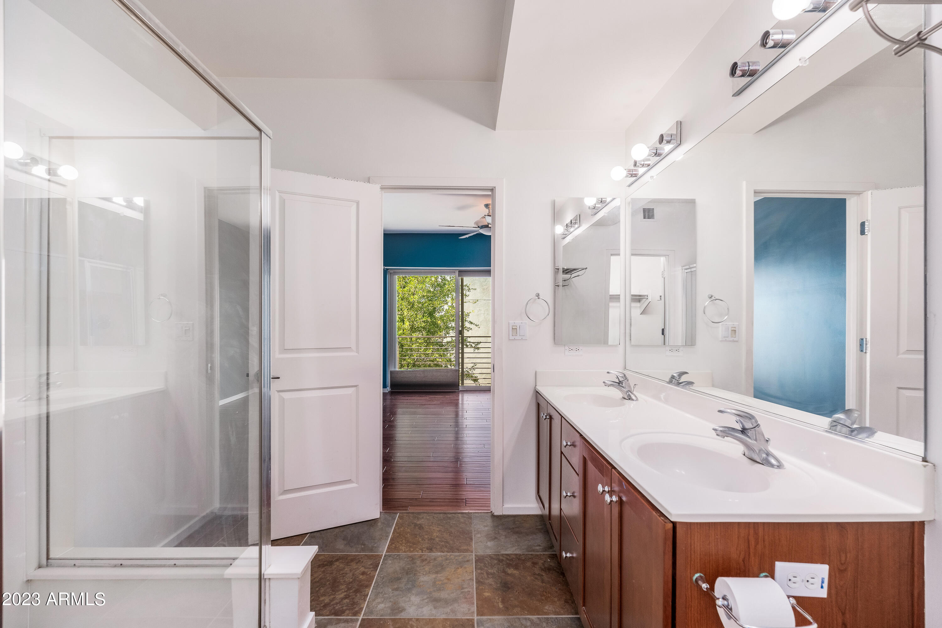 525 W LAKESIDE Drive # 123