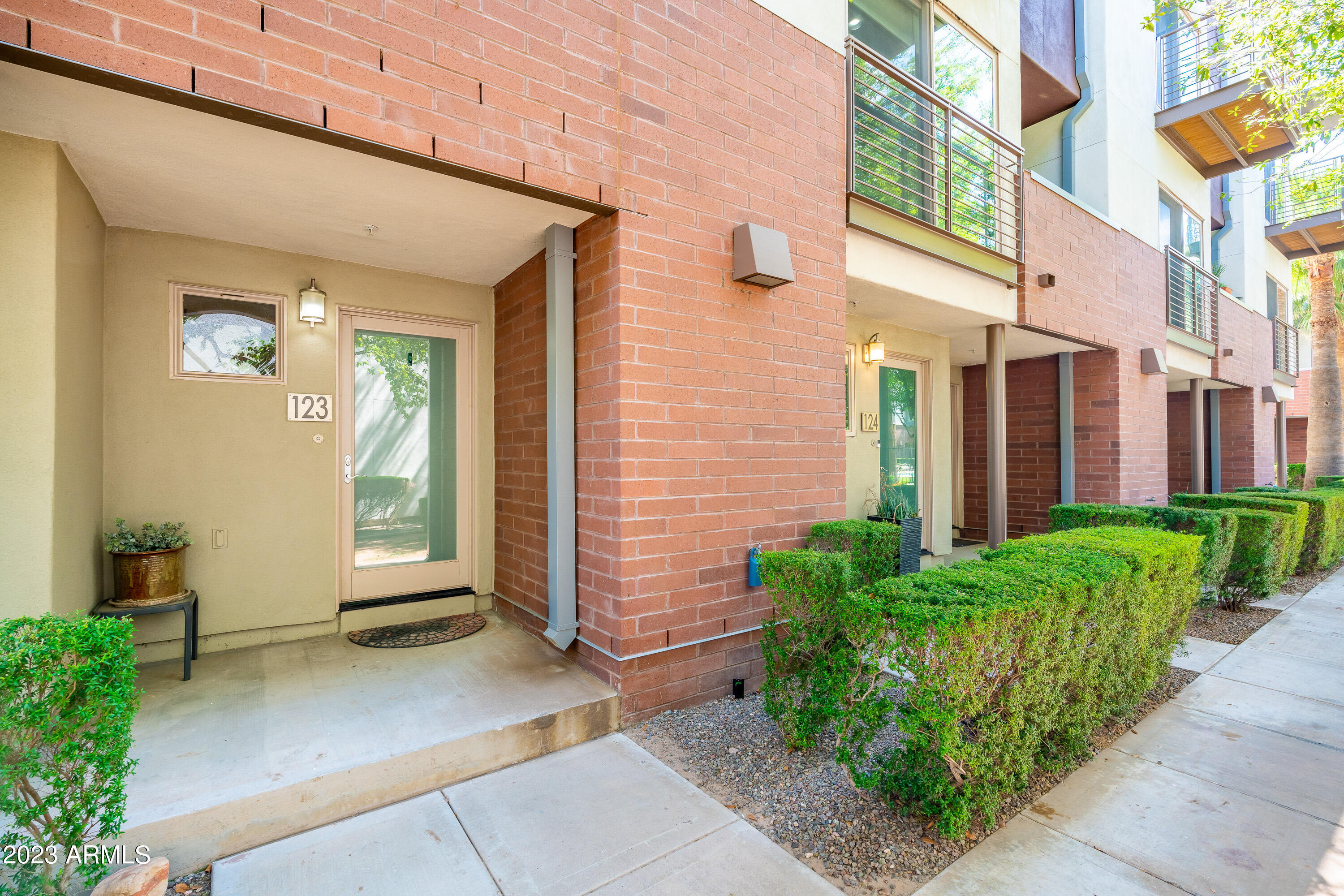 525 W LAKESIDE Drive # 123
