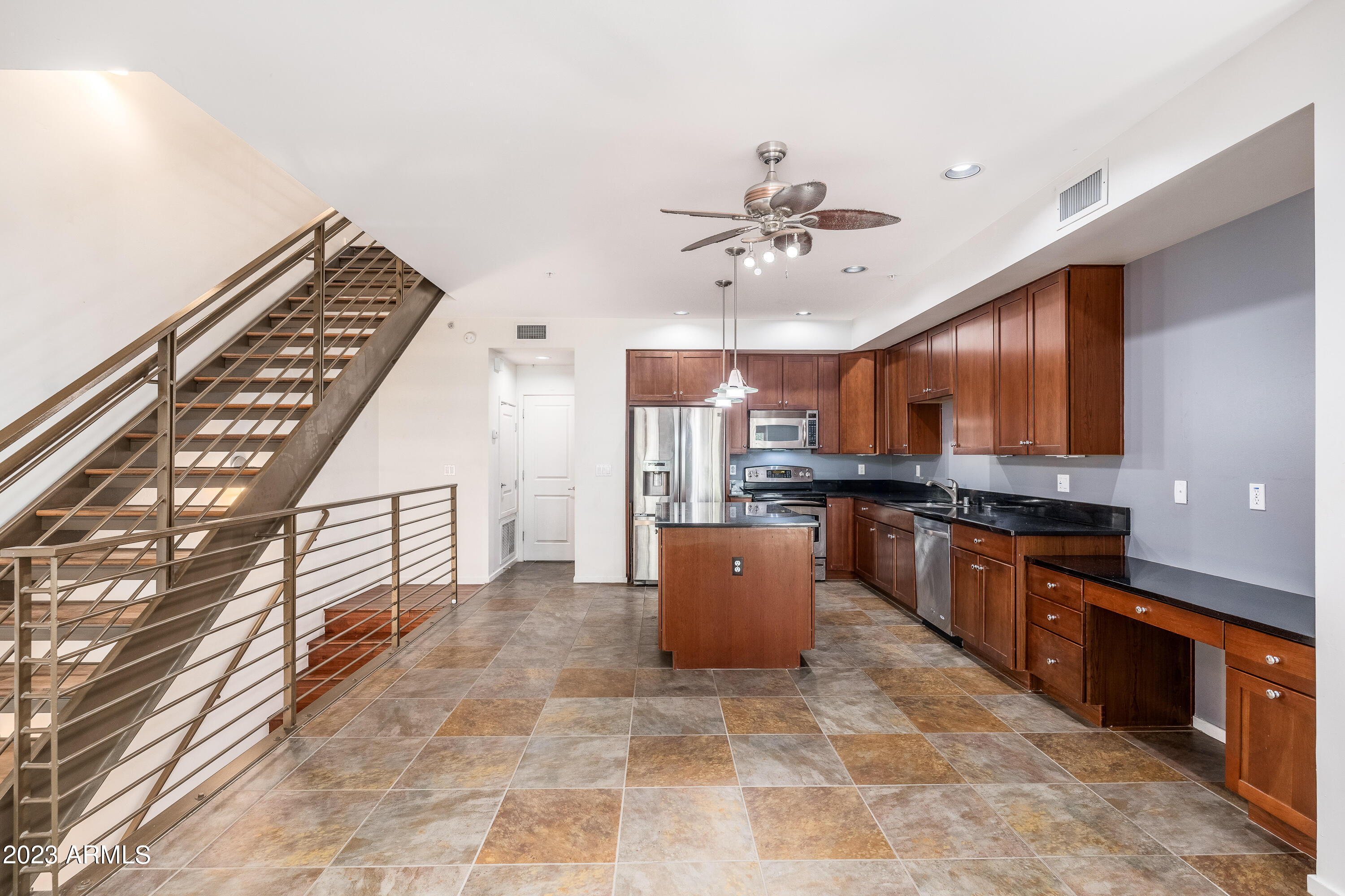 525 W LAKESIDE Drive # 123