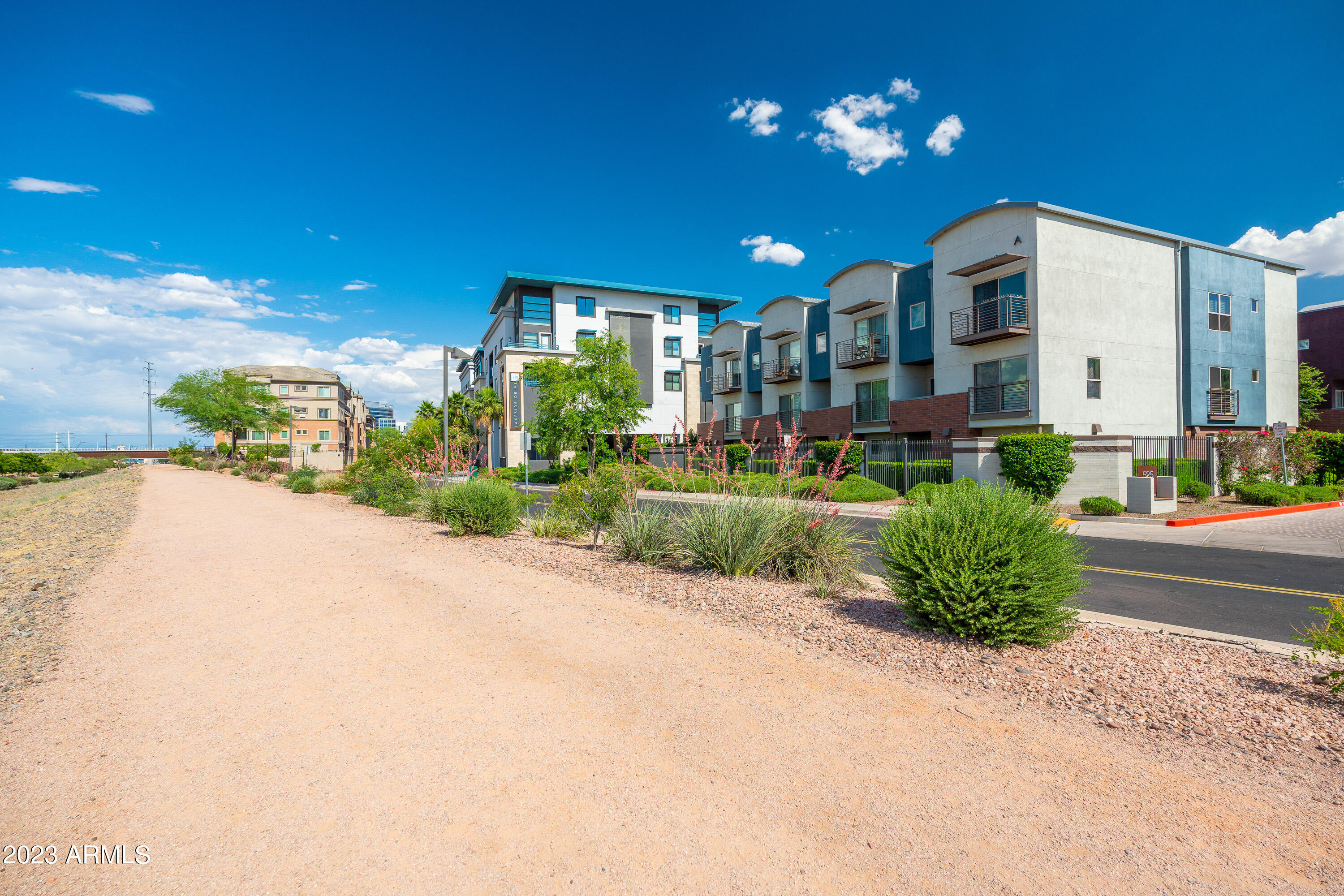 525 W LAKESIDE Drive # 123