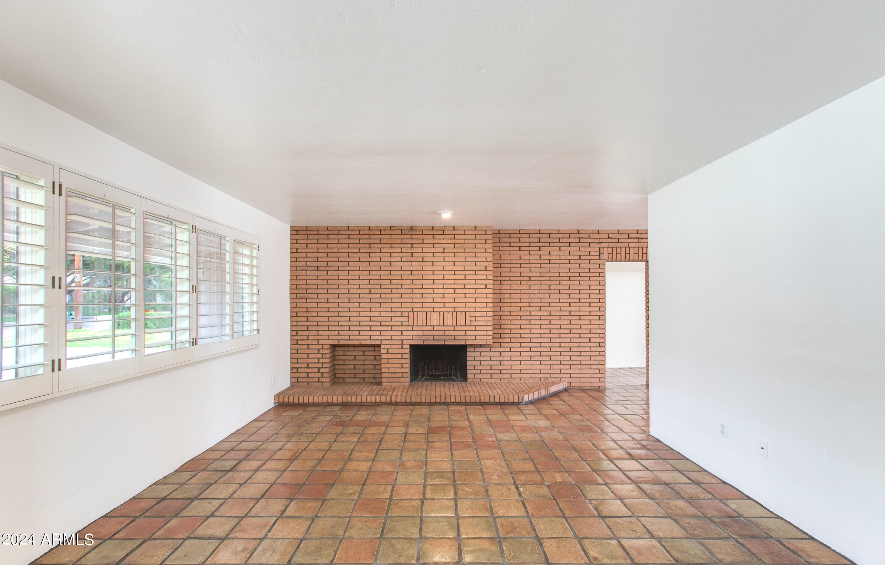 2917 E MARIPOSA Street
