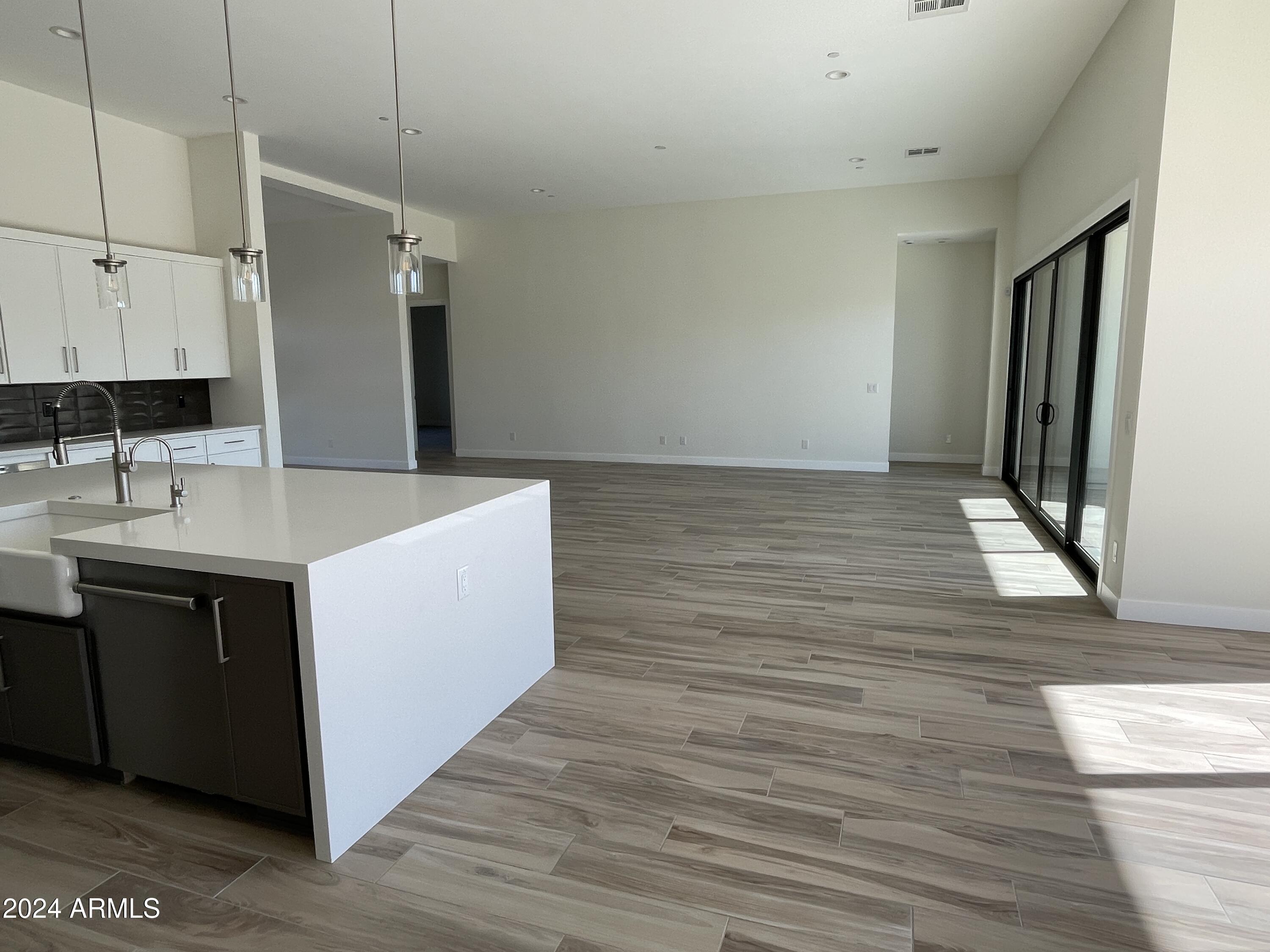 5543 E Olesen Road