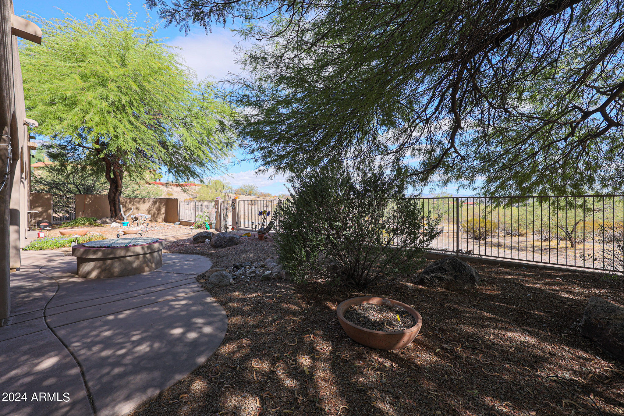 1880 W Roderick Lane