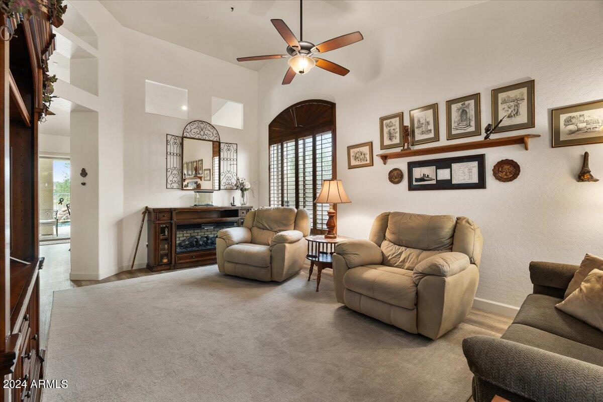 3222 N SAGEWOOD Circle