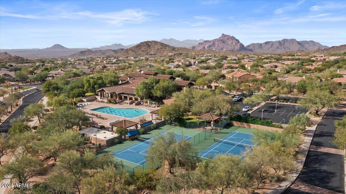 3222 N SAGEWOOD Circle
