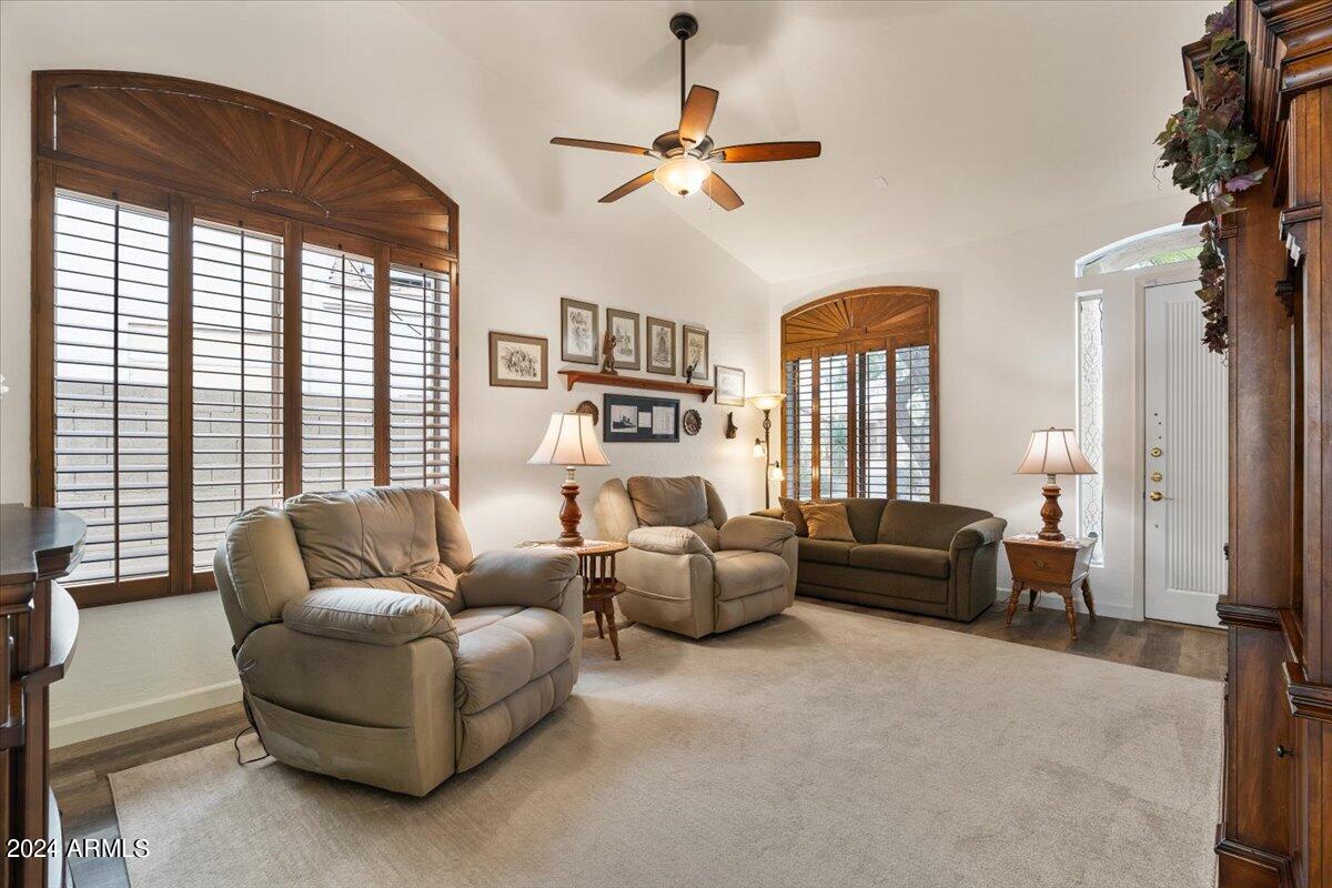 3222 N SAGEWOOD Circle