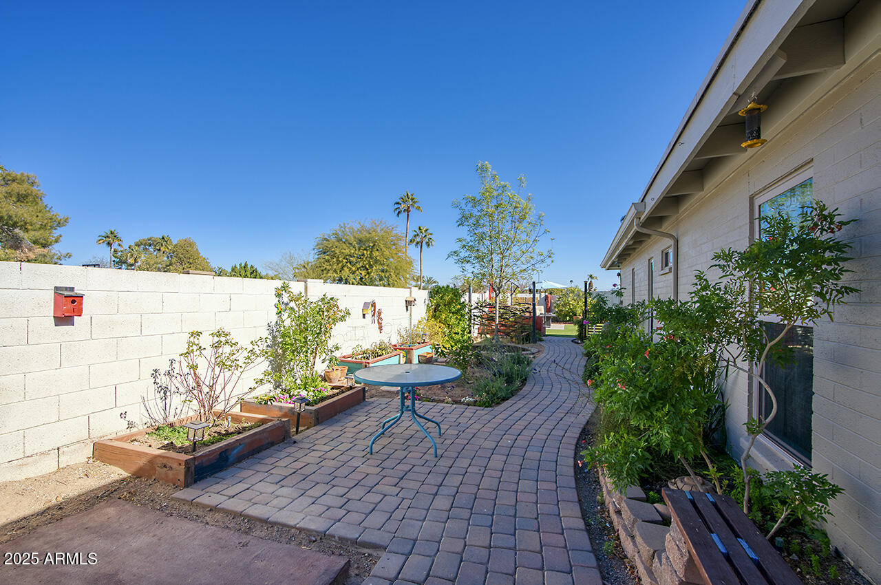 3315 E MALAPAI Drive