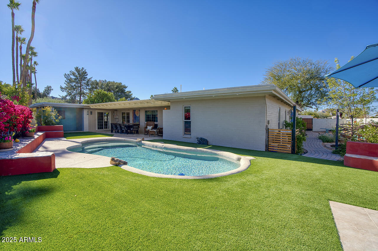 3315 E MALAPAI Drive