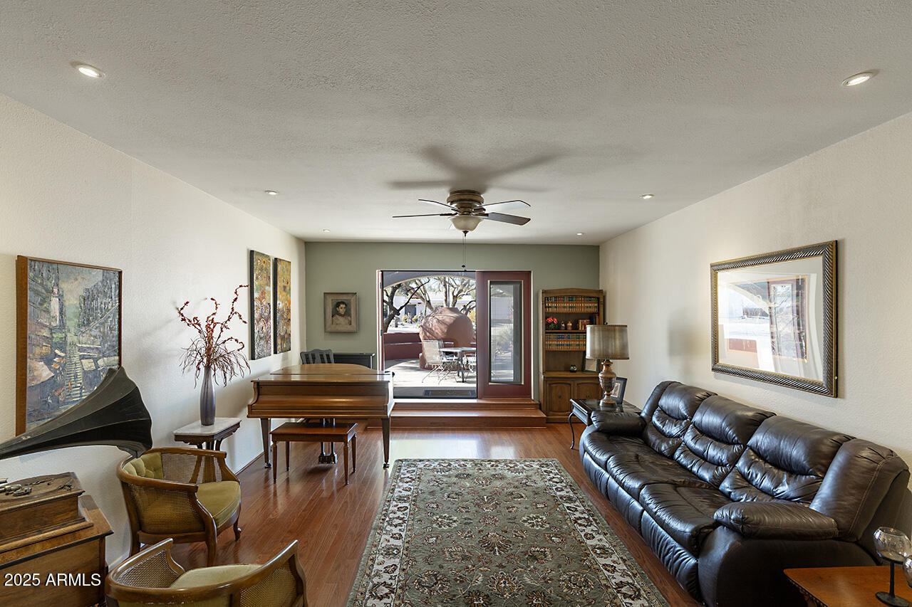 3315 E MALAPAI Drive