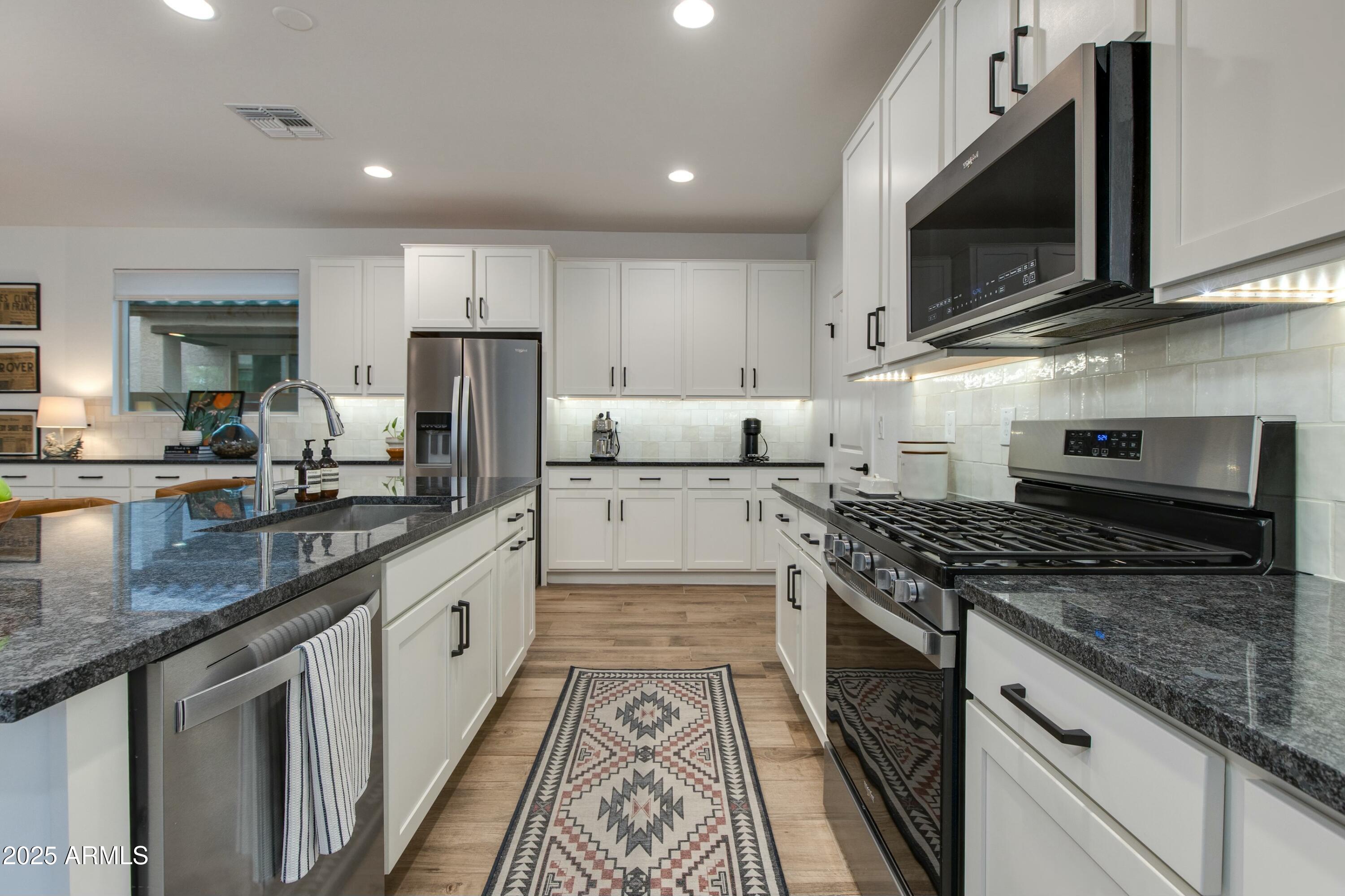 1926 W LARIAT Lane