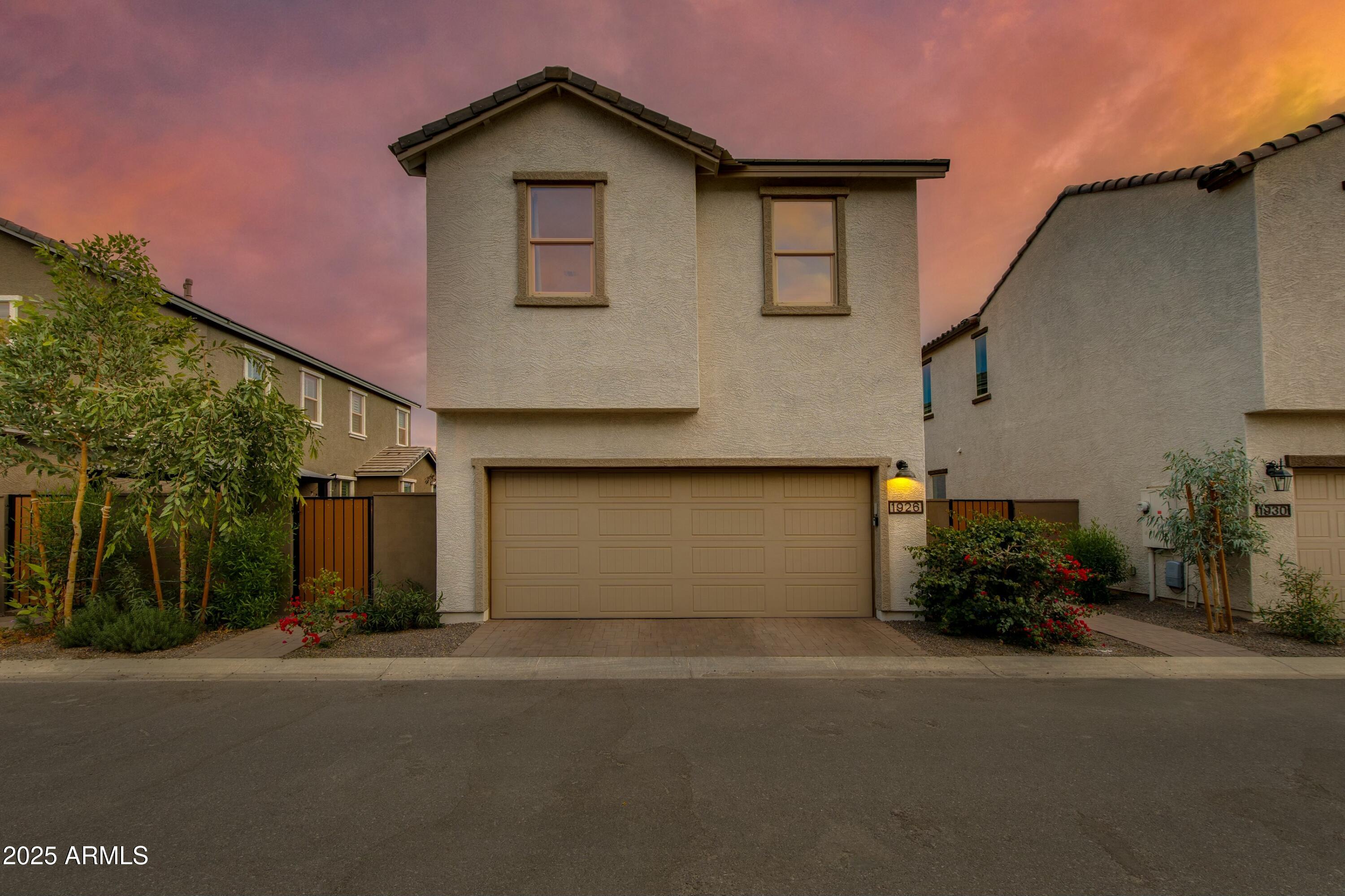 1926 W LARIAT Lane