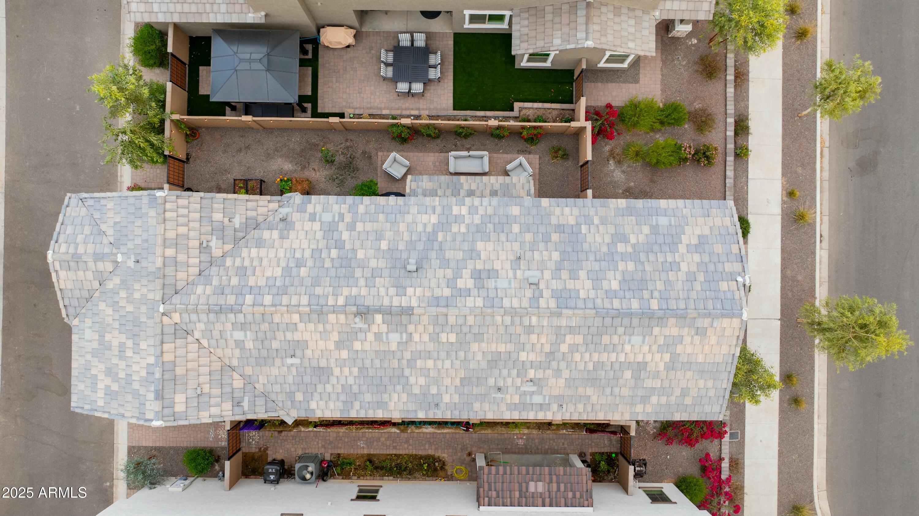1926 W LARIAT Lane