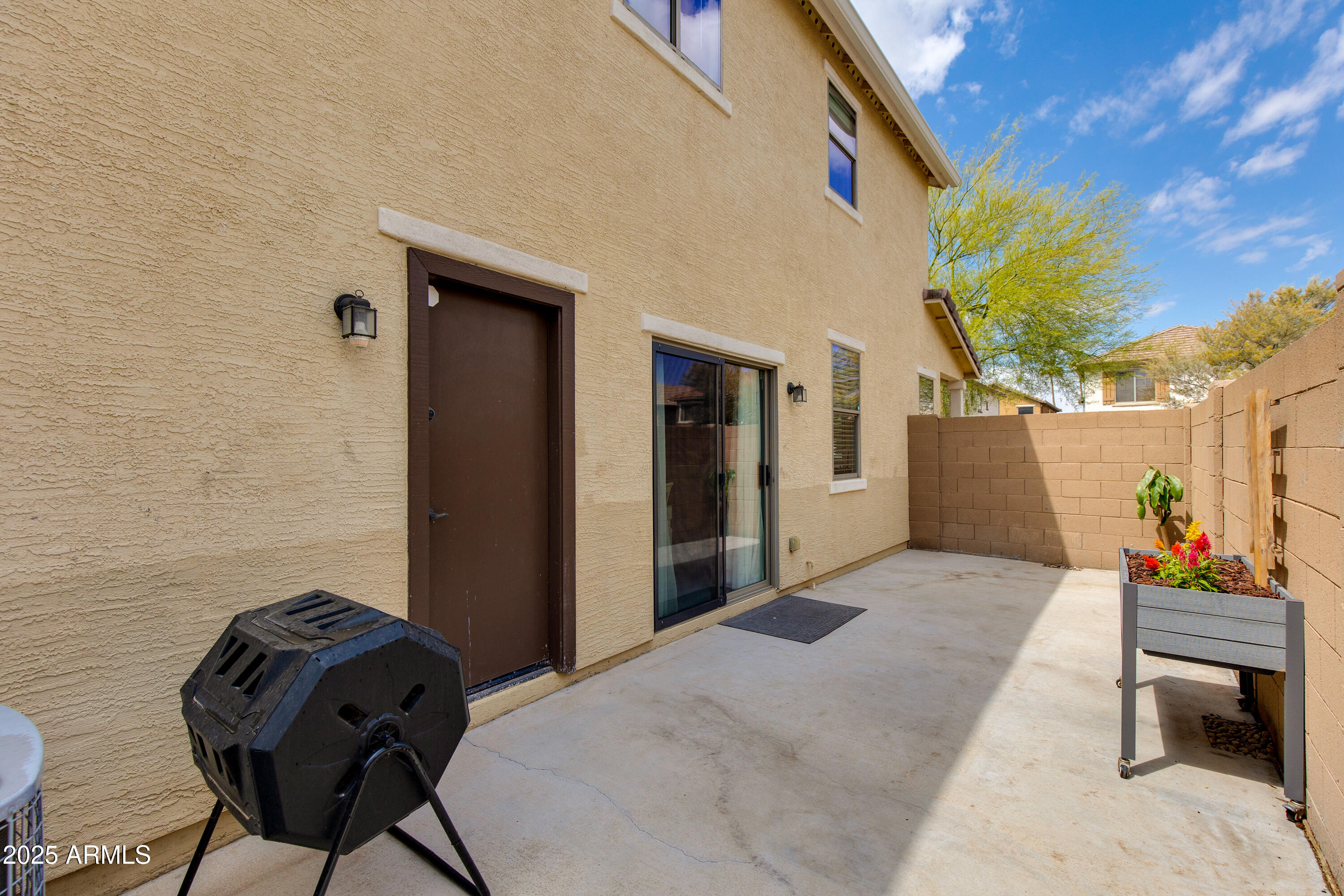 6907 S 8TH Drive