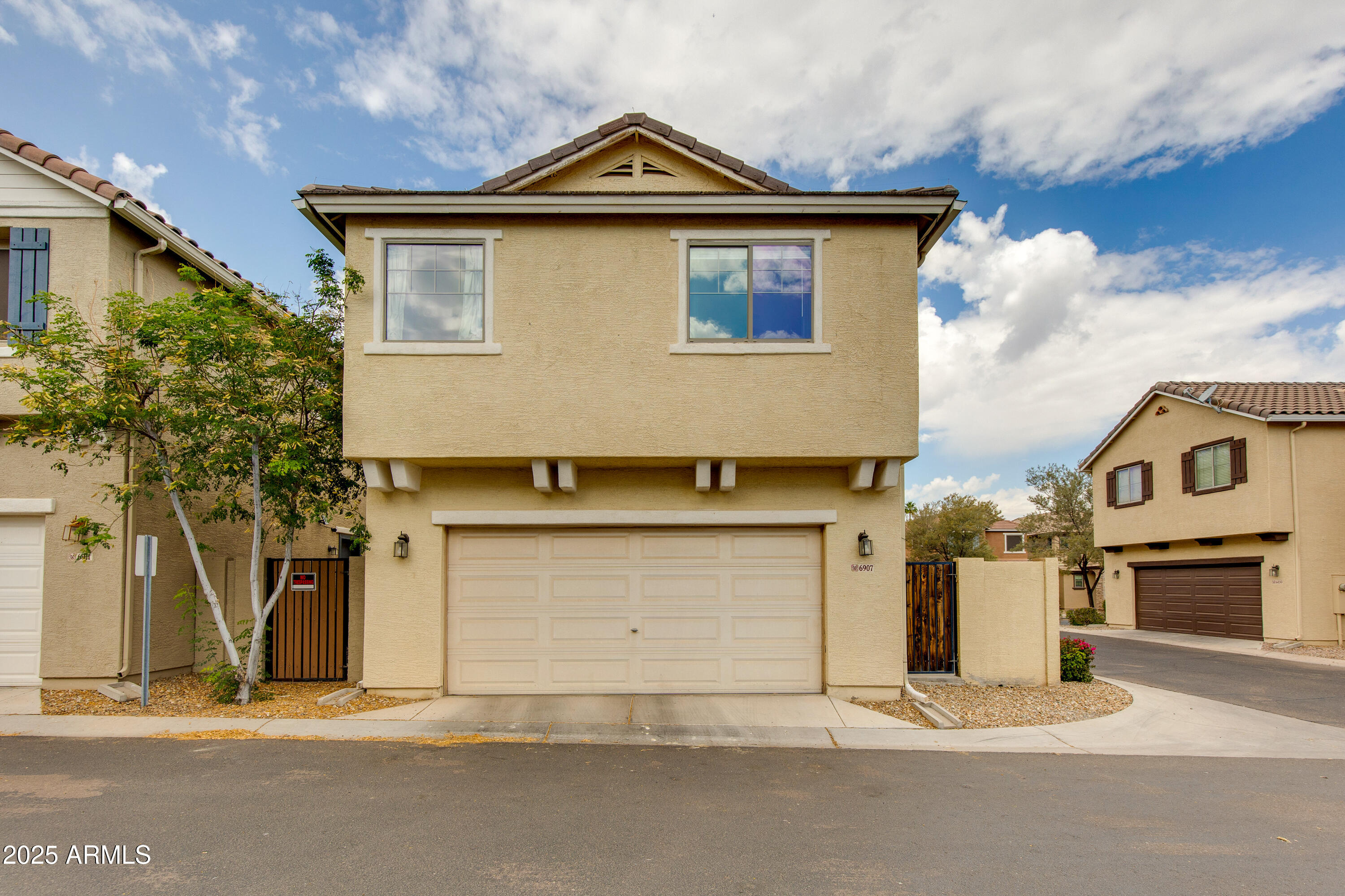 6907 S 8TH Drive