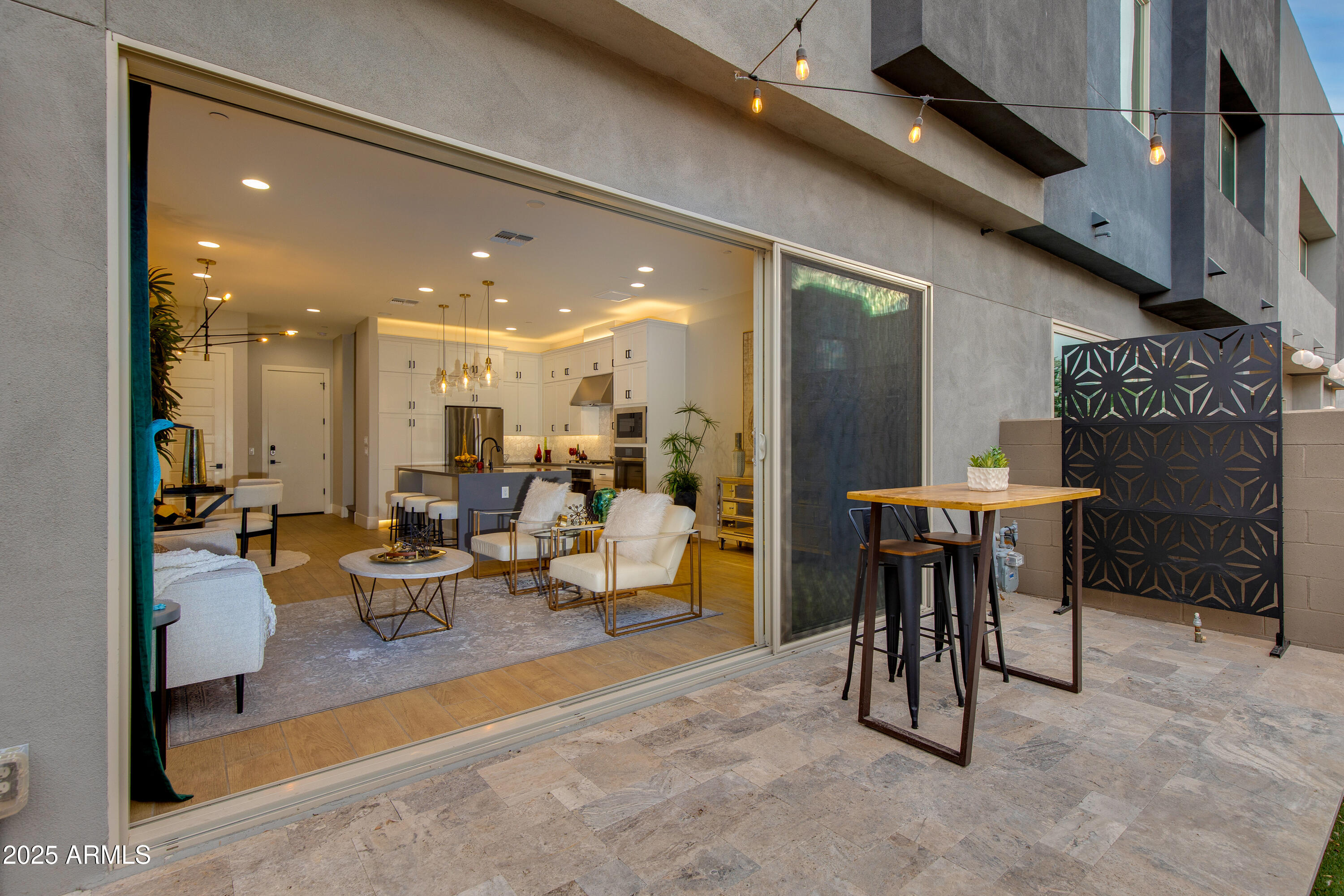 1910 W DESERT HOLLOW Drive