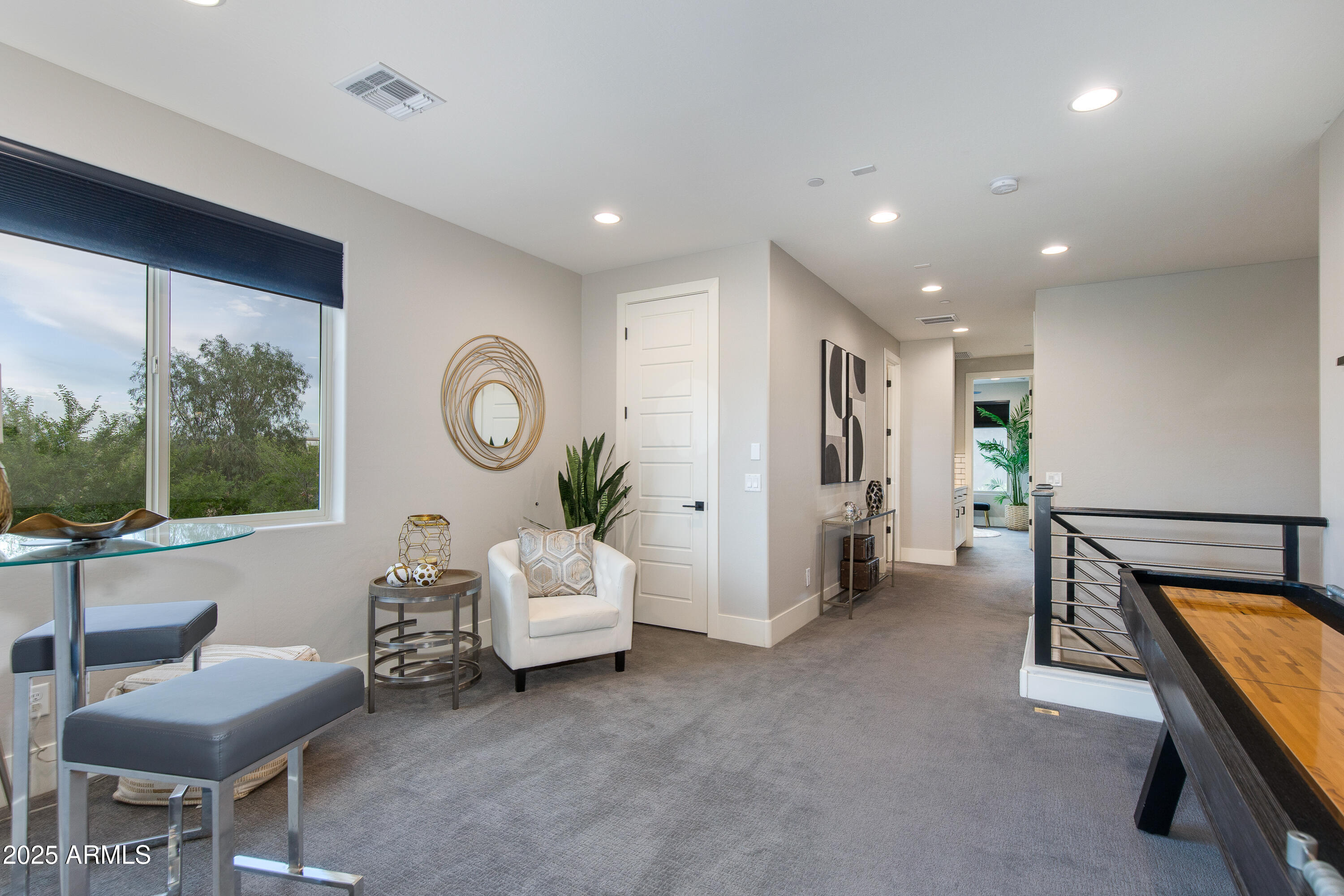 1910 W DESERT HOLLOW Drive