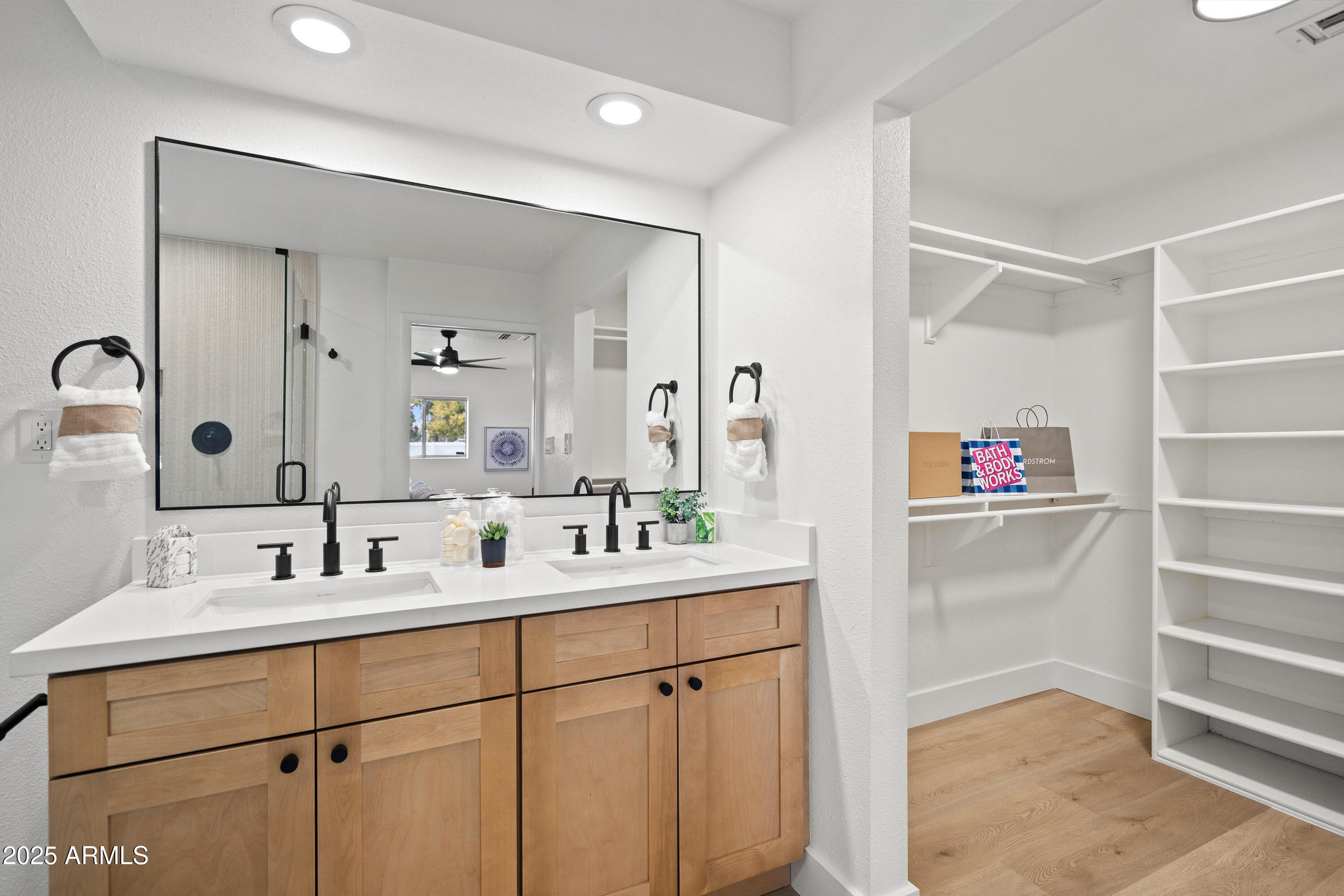 1121 E TOWNLEY Avenue, Phoenix