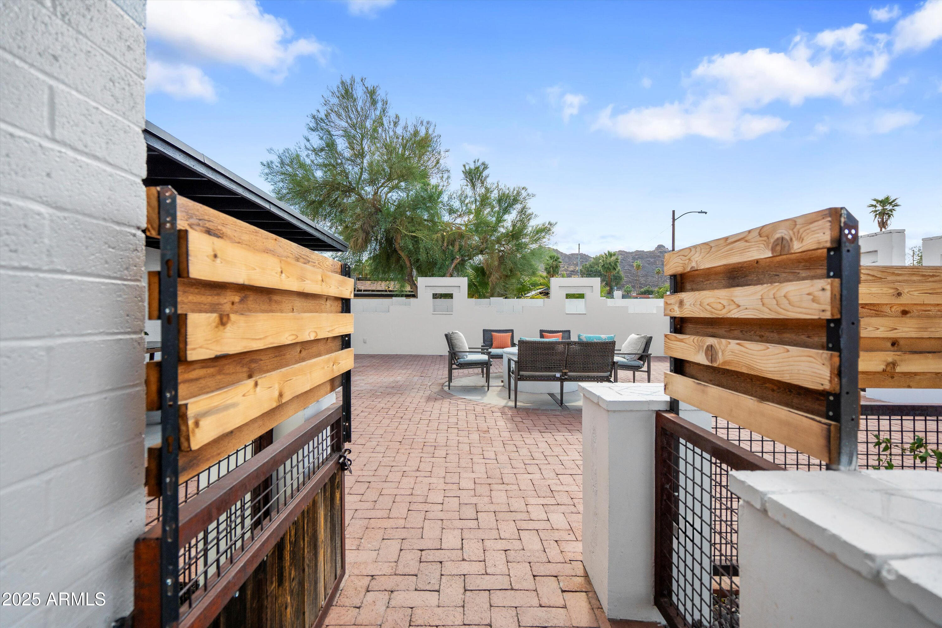 1121 E TOWNLEY Avenue, Phoenix