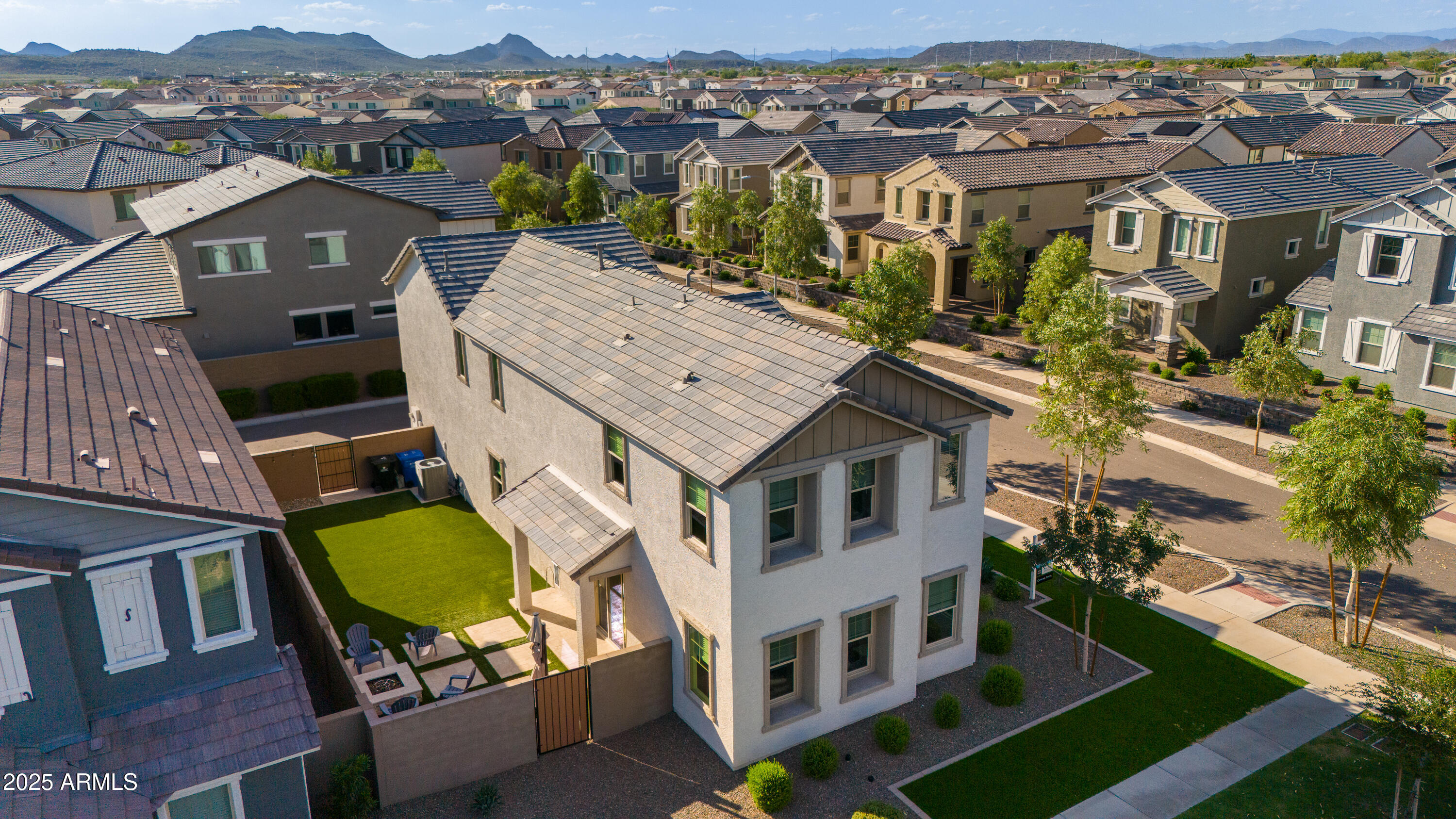1935 W Lariat Lane