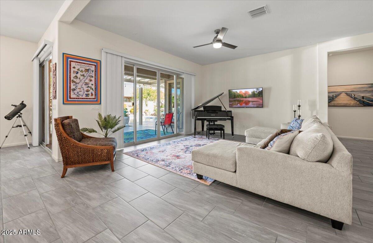 18562 W Thistle Landing Drive