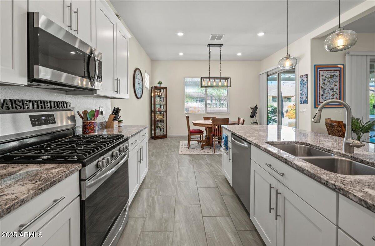 18562 W Thistle Landing Drive