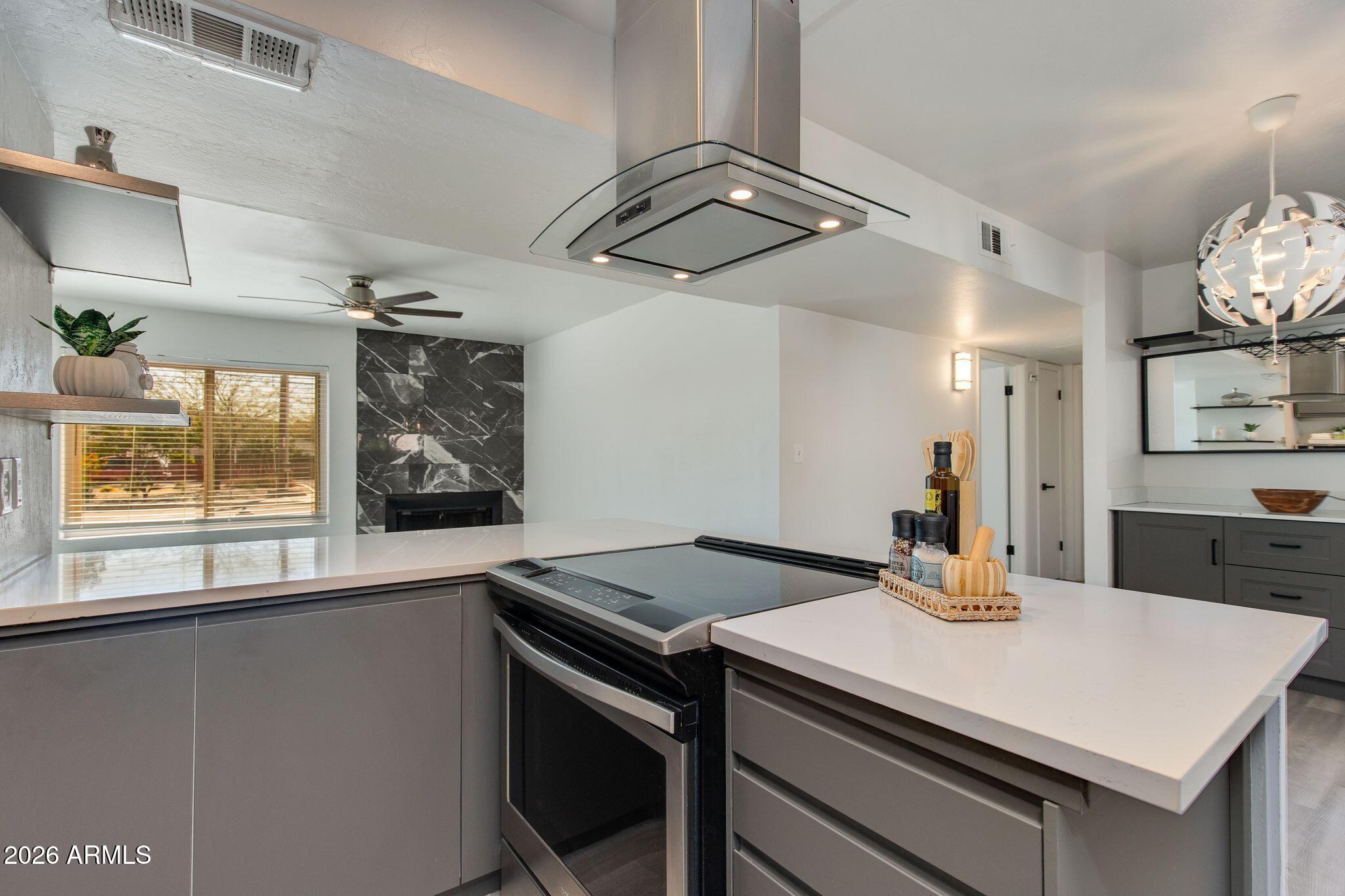 5146 E OAK Street 102